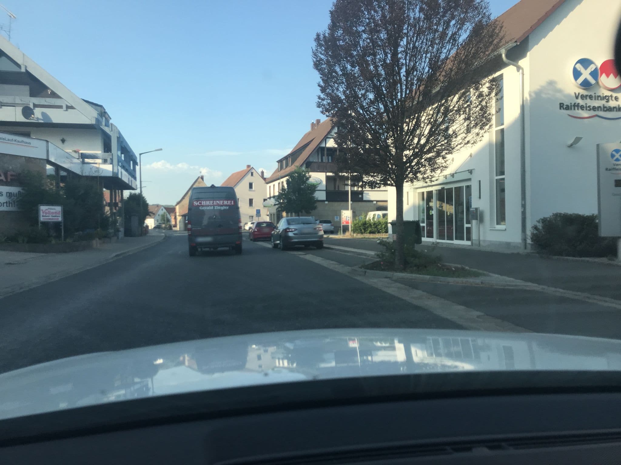 Street view near Gasthof und Hotel Loos, Igensdorf — © chhe (CC BY-SA · Mapillary)