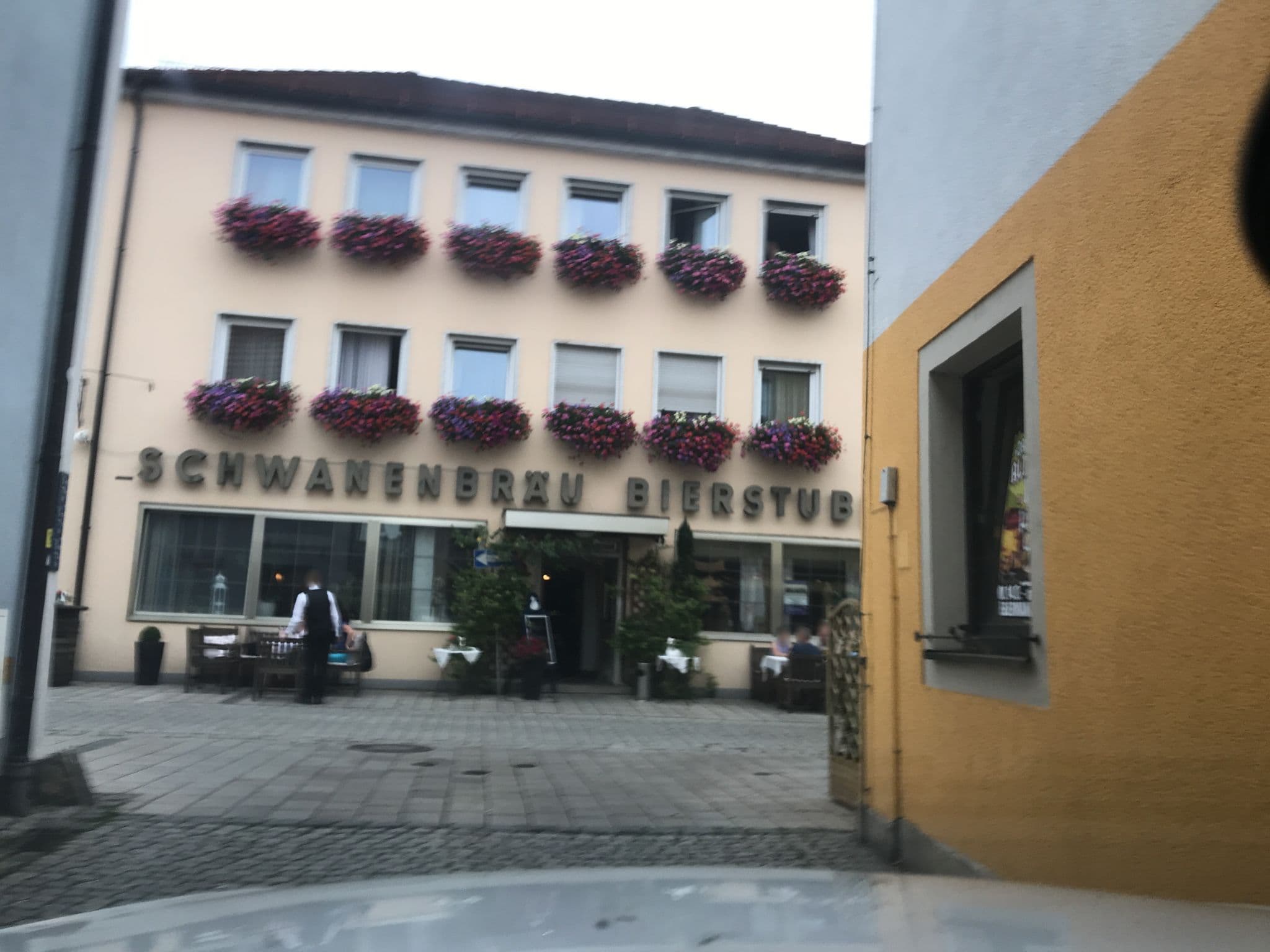 Street view near Inh. Georg u. F. Schmitt OHG Hotel-Gasthof-Resengörg, Ebermannstadt — © chhe (CC BY-SA · Mapillary)