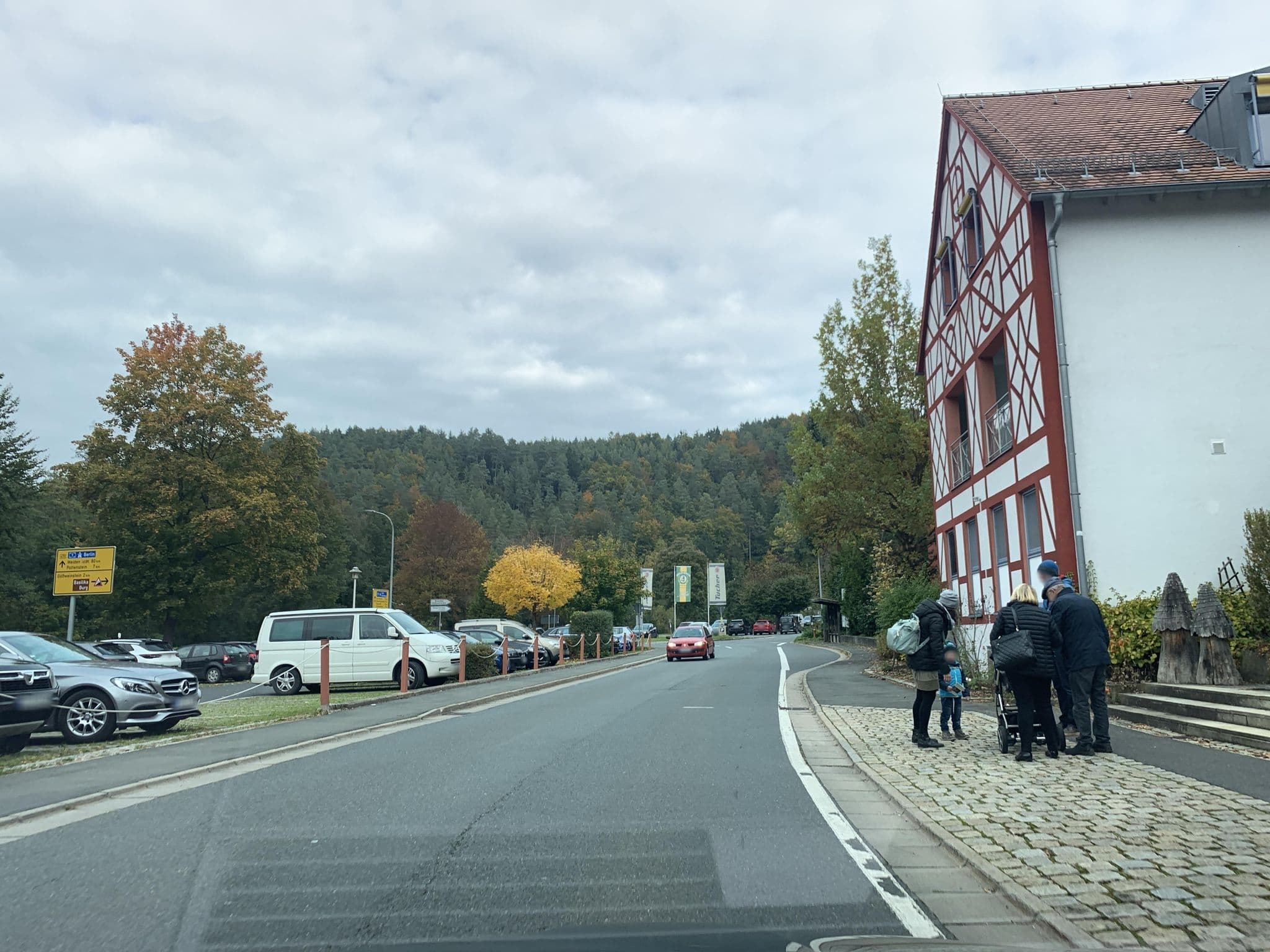 Street view near Behringers Freizeit- & Tagungshotel, Gößweinstein — © rnissl (CC BY-SA · Mapillary)