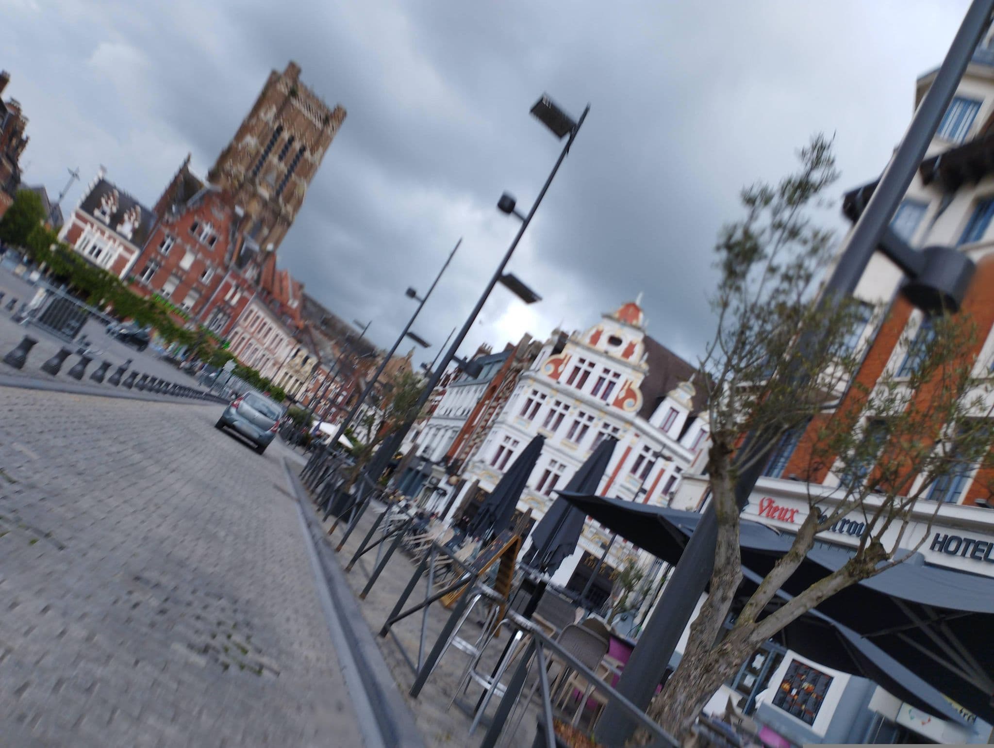 Street view near Le Vieux Beffroi, Béthune — © kritic (CC BY-SA · Mapillary)