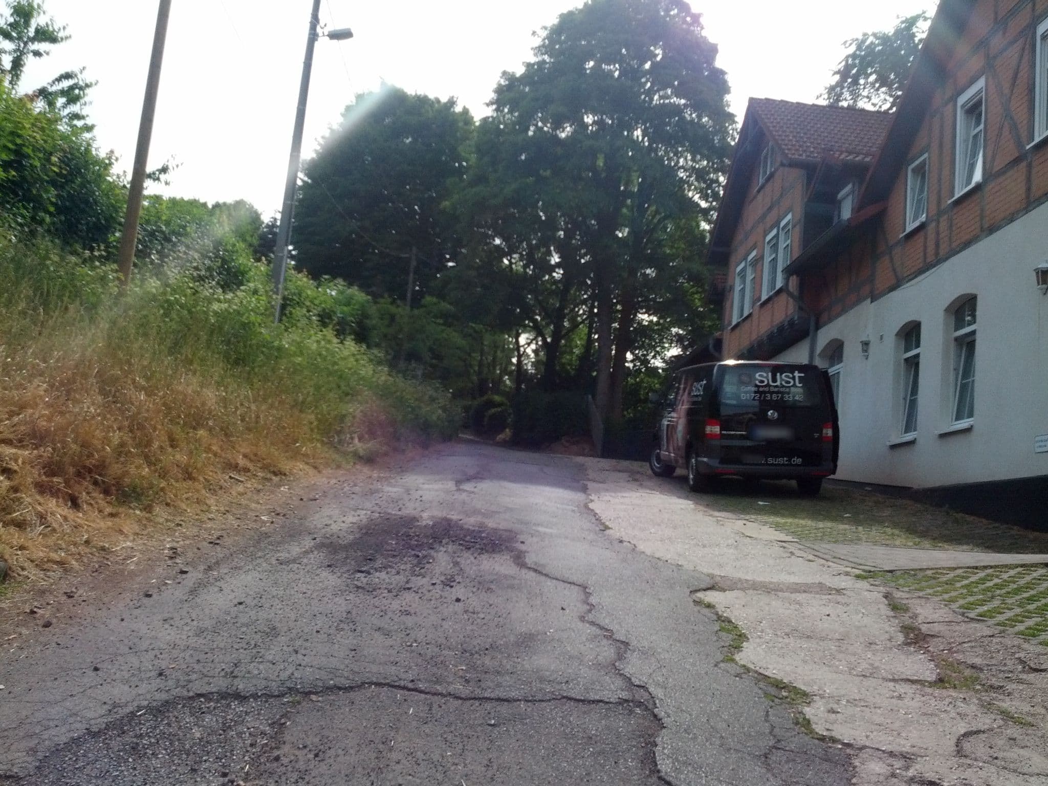 Street view near Hotel Hännesburg, Eisenach — © zoegglmeyr (CC BY-SA · Mapillary)