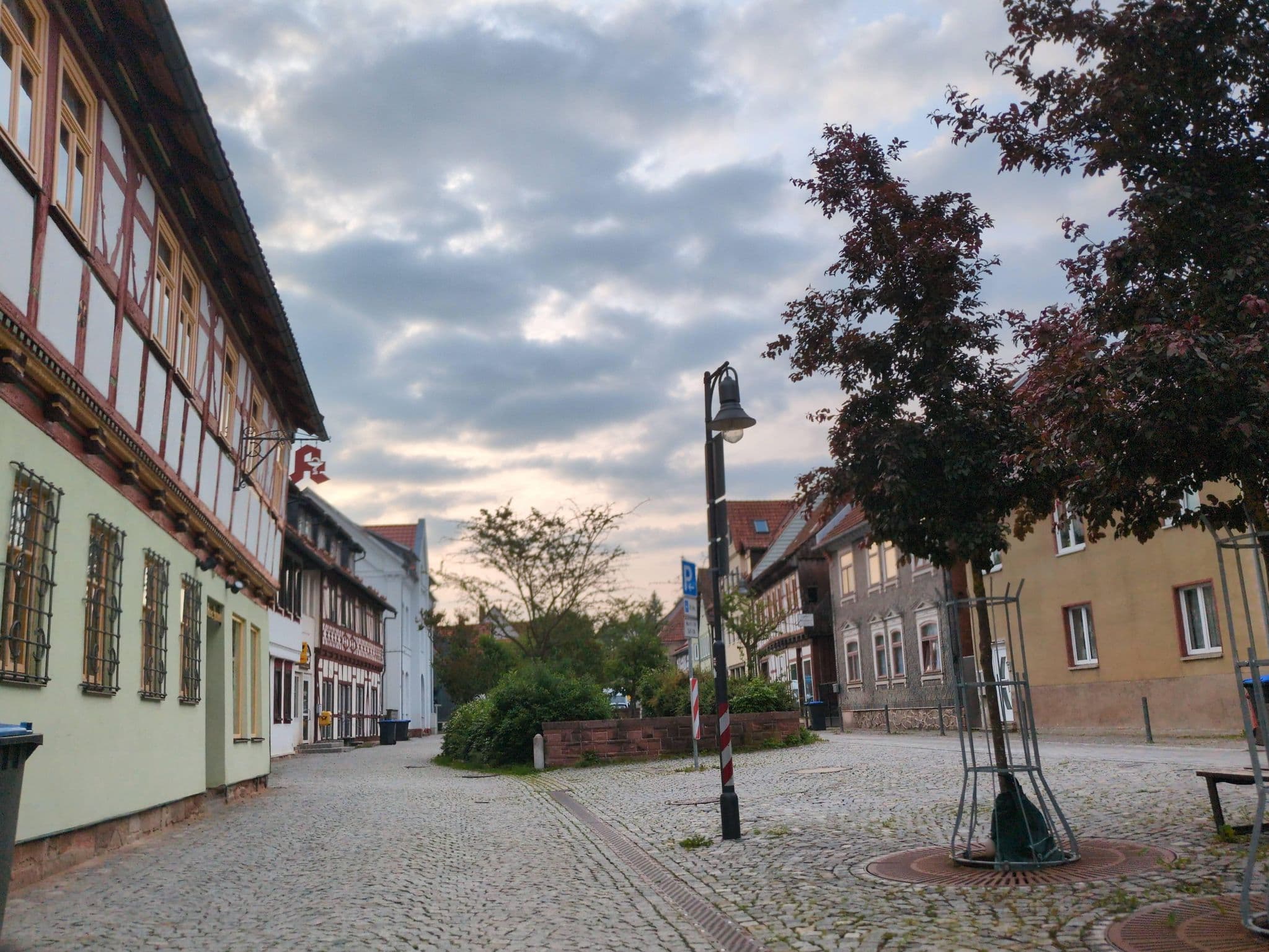 Street view near Pension Am Rathaus, Suhl — © sixsixfive (CC BY-SA · Mapillary)