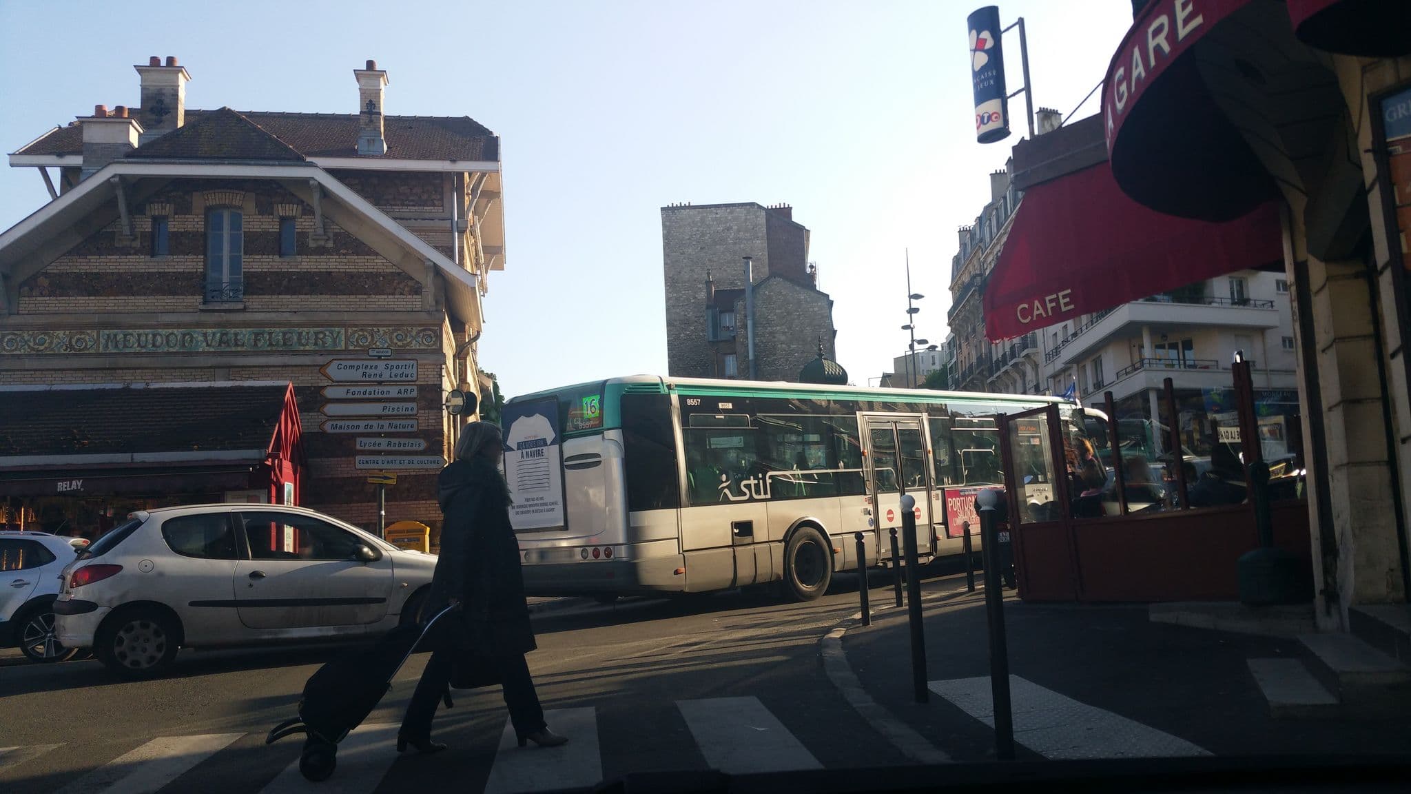 Street view near Hôtel de la gare, Meudon — © mappy_sa (CC BY-SA · Mapillary)