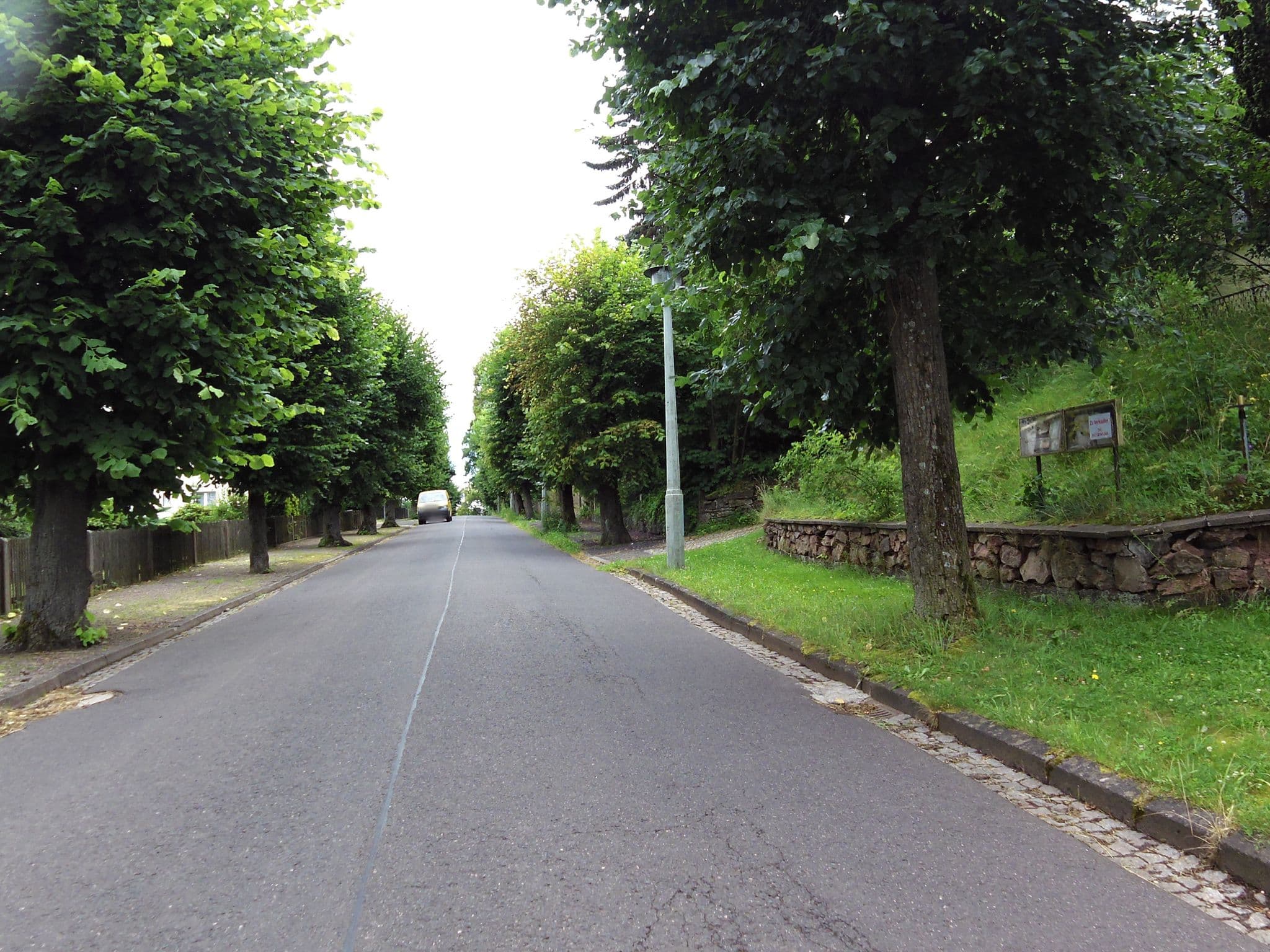 Street view near Hotel Leuchtenburg, Tabarz — © zoegglmeyr (CC BY-SA · Mapillary)