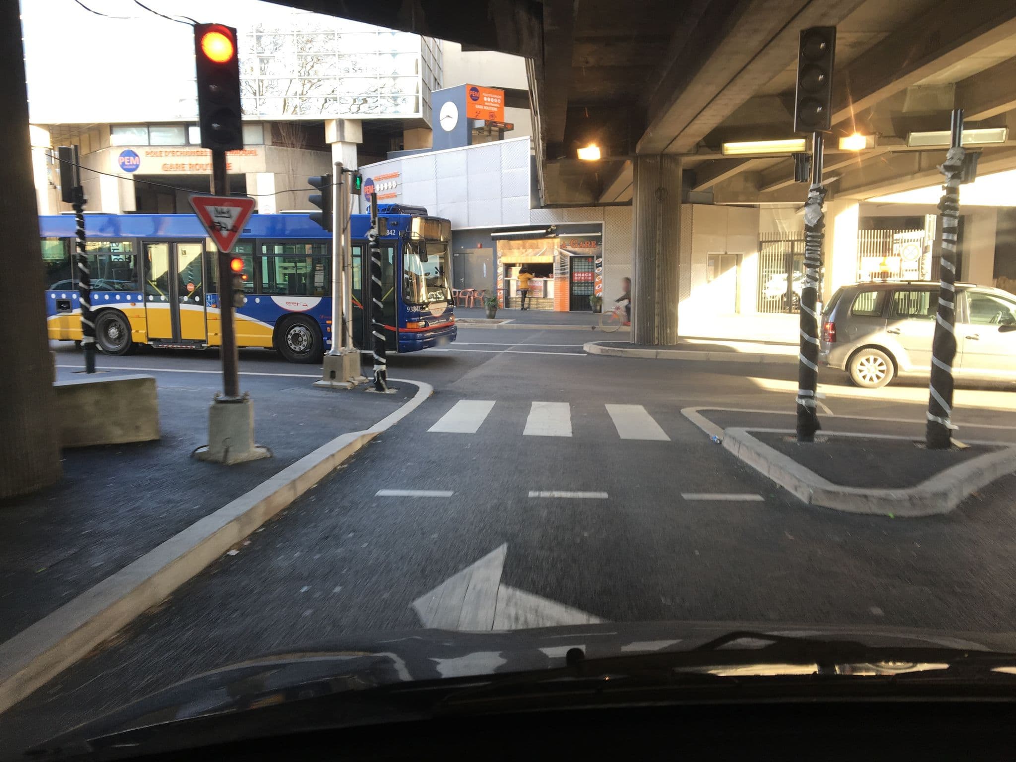 Street view near Hôtel Ibis Avignon Centre Gare, Avignon — © zimmy (CC BY-SA · Mapillary)