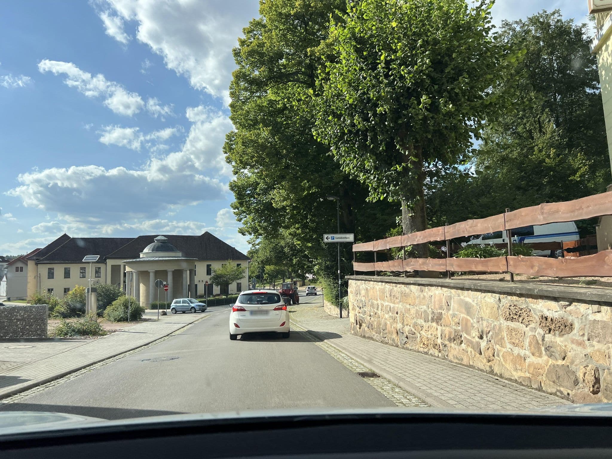 Street view near Pension Felsenkeller Inh. Cornelia Gebuhr, Bad Liebenstein — © ottor (CC BY-SA · Mapillary)