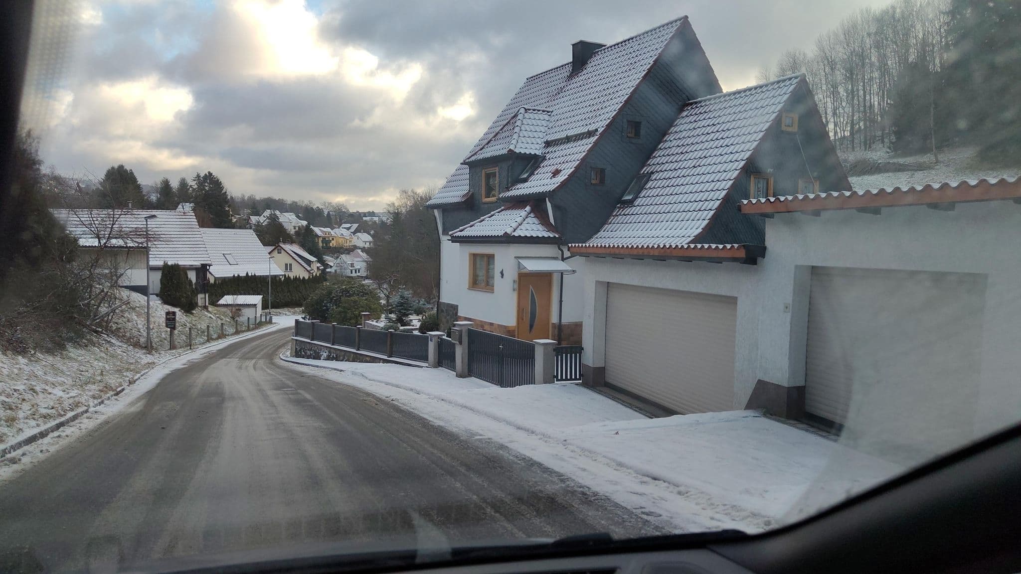 Street view near Bergbaude Albrechts / Bouda, Benshausen — © sixsixfive (CC BY-SA · Mapillary)