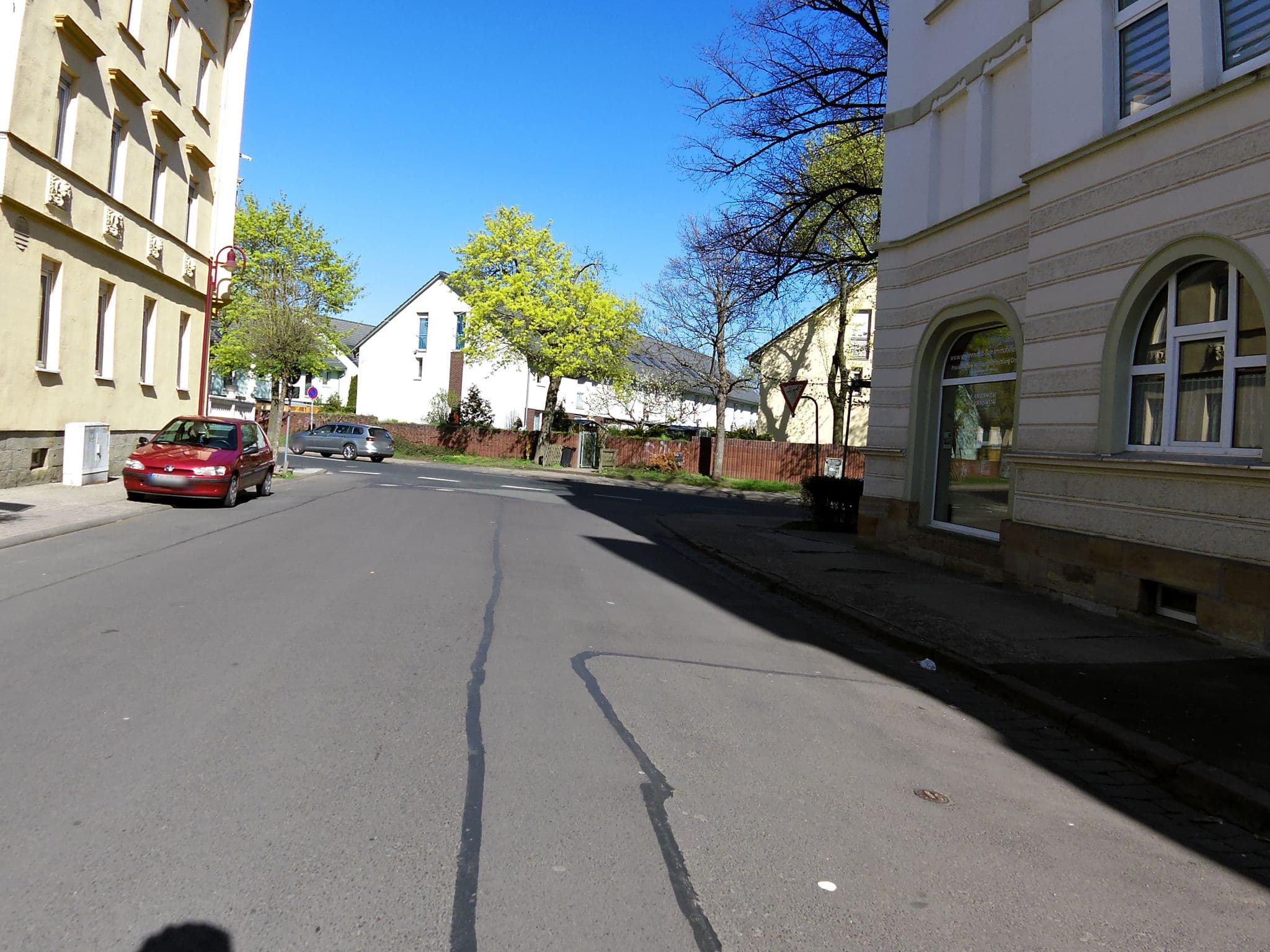 Street view near Gasthof und Pension Linde, Gotha — © zoegglmeyr (CC BY-SA · Mapillary)