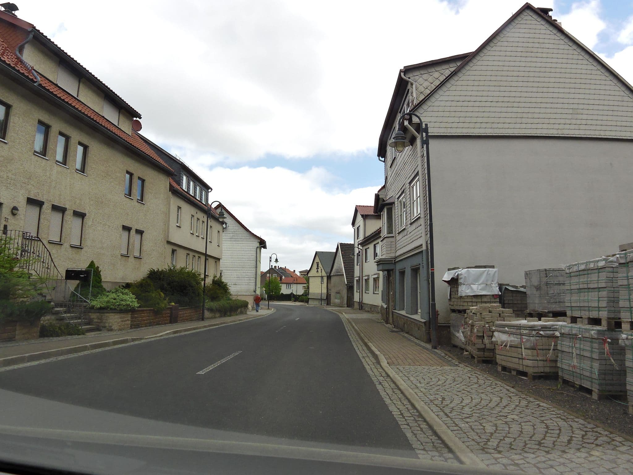 Street view near Gästehaus Langenhan, Friedrichroda — © zoegglmeyr (CC BY-SA · Mapillary)