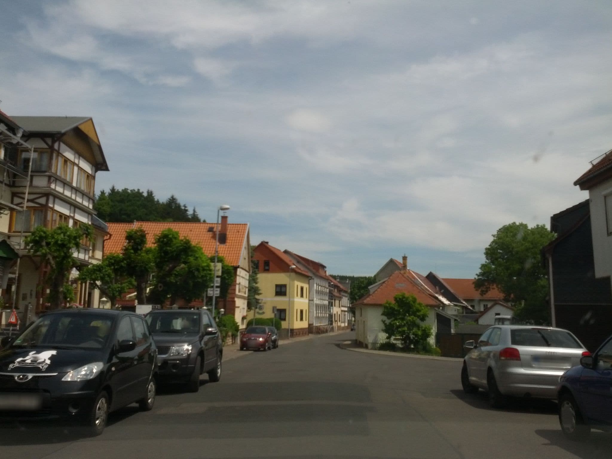 Street view near Hotel und Restaurant Zur Linde, Finsterbergen — © zoegglmeyr (CC BY-SA · Mapillary)