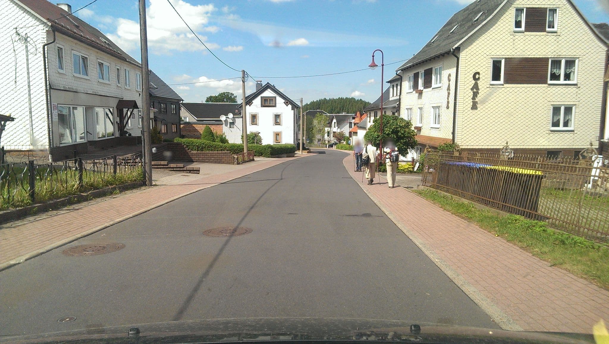 Street view near Ferienwohnung Eichhörnchen, Geraberg — © bufonto (CC BY-SA · Mapillary)