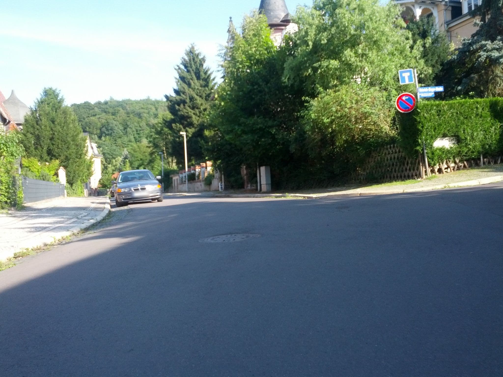 Street view near Pension und Ferienwohnung Christine Kilian, Eisenach — © zoegglmeyr (CC BY-SA · Mapillary)
