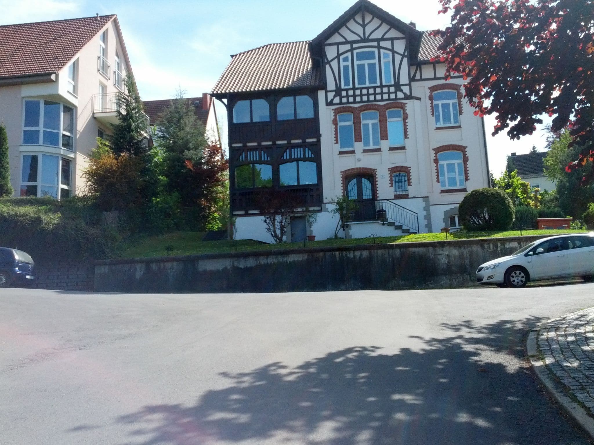 Street view near Maisonette Wohnung Südstadtvilla, Eisenach — © zoegglmeyr (CC BY-SA · Mapillary)
