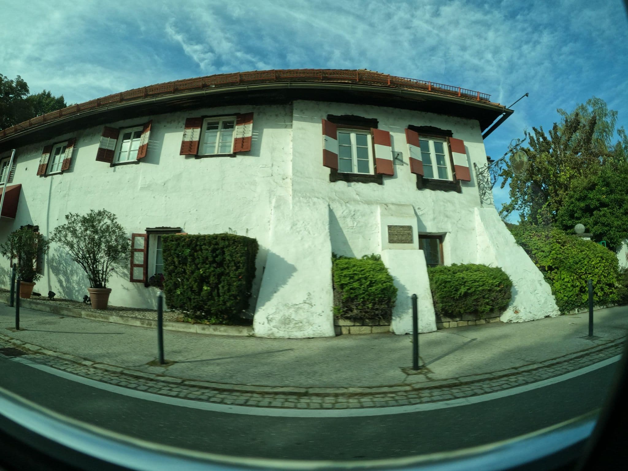Street view near Hotel Schloss Leonstain, Pörtschach am Wörthersee — © erias (CC BY-SA · Mapillary)