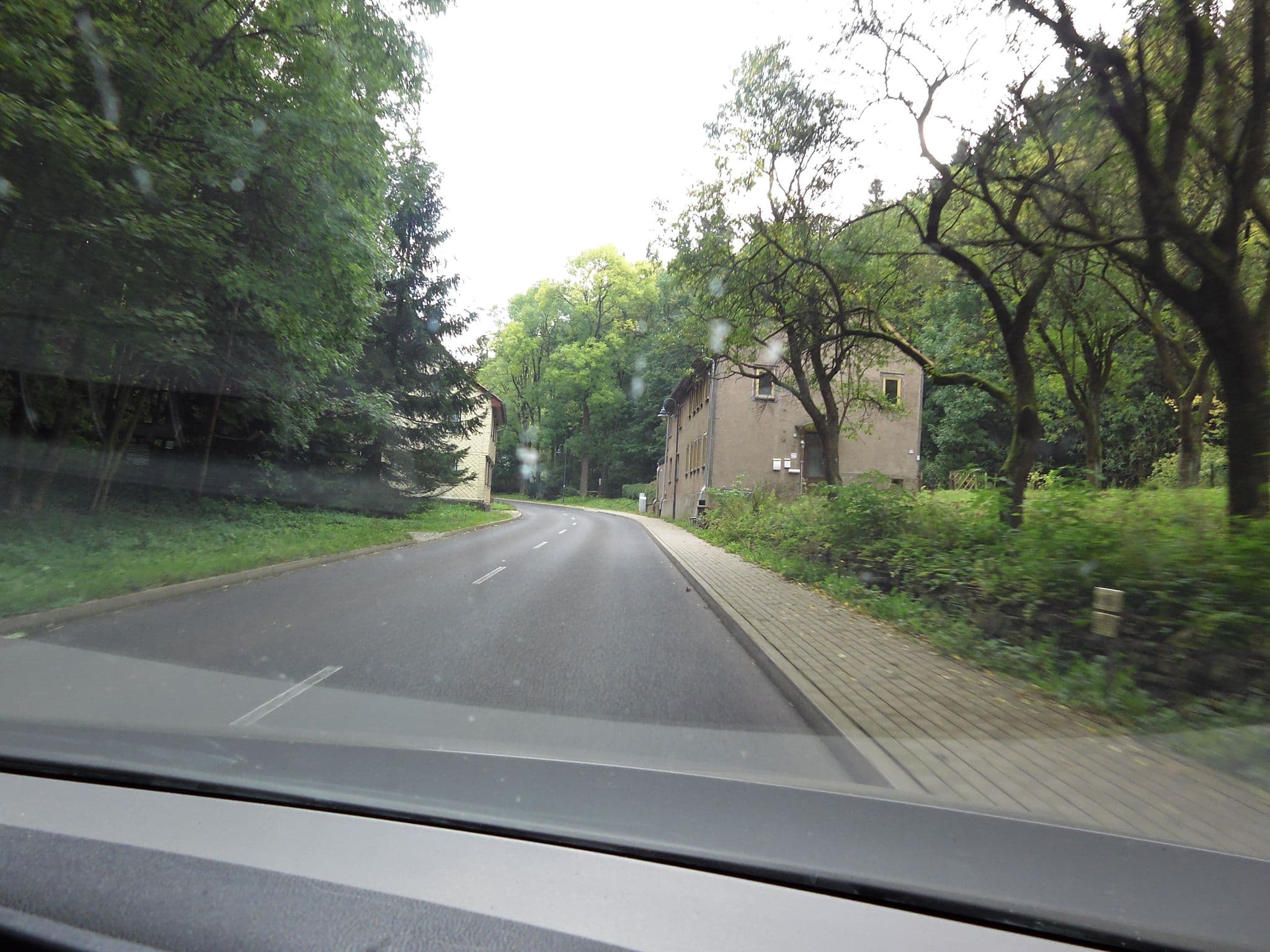 Street view near Hessenmühle, Friedrichroda — © zoegglmeyr (CC BY-SA · Mapillary)