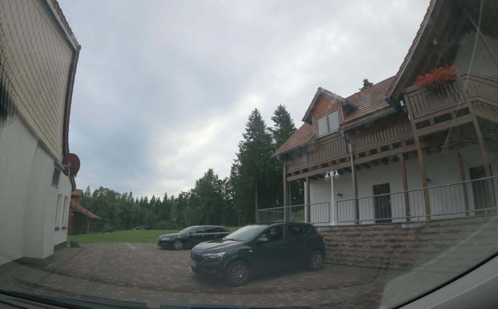 Street view near Hotel und Berggasthof Spießberghaus, Finsterbergen — © atze02 (CC BY-SA · Mapillary)