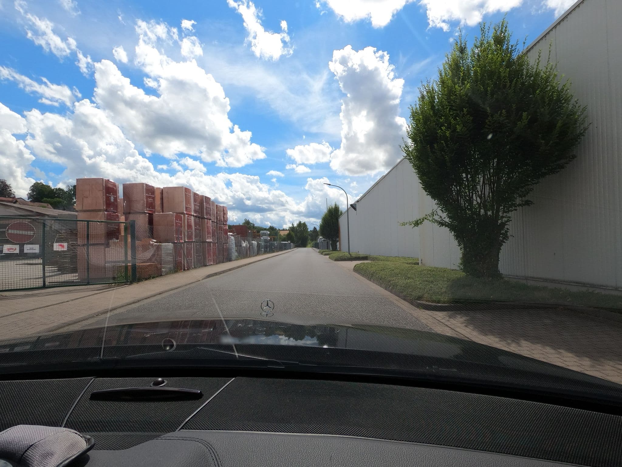 Street view near Ferienwohnung Am Rosengarten, Sontra — © saschahaberkorn (CC BY-SA · Mapillary)