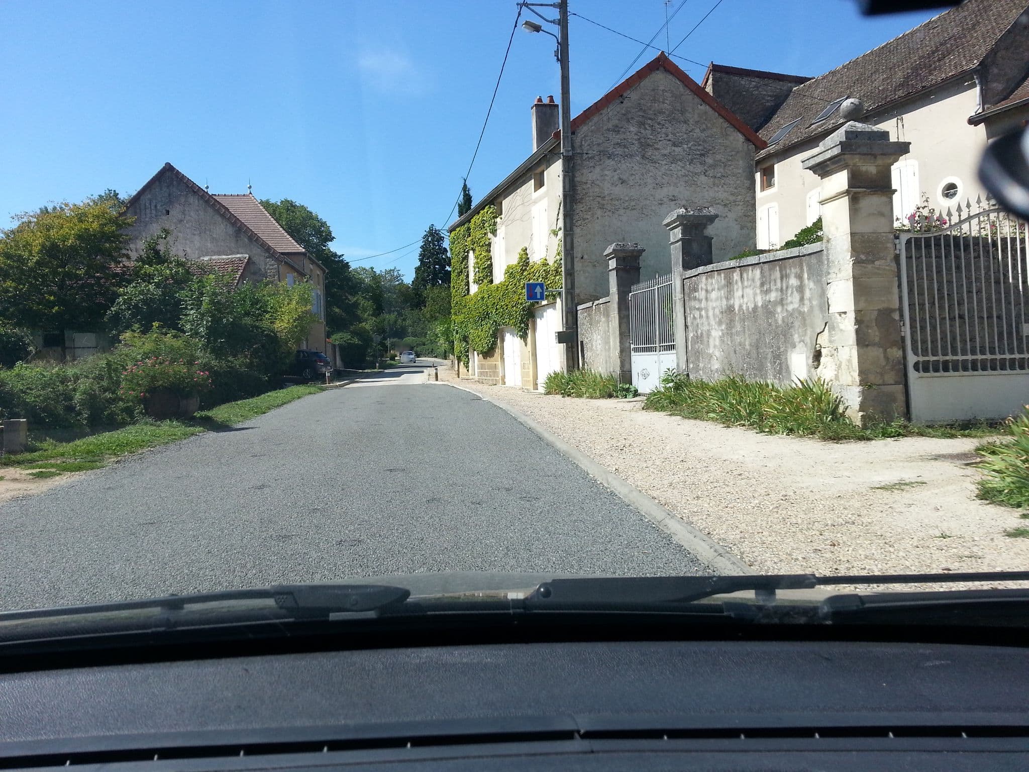 Street view near La Gémuloise, Givry — © zerpou (CC BY-SA · Mapillary)