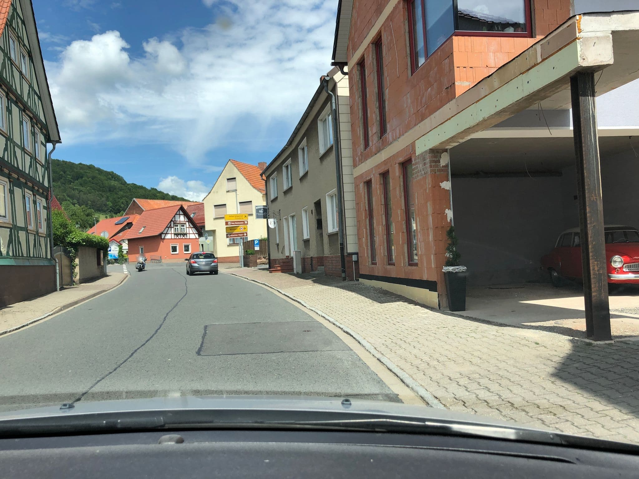 Street view near Gaststätte und Pension Zur Krone, Großbartloff — © bejotel (CC BY-SA · Mapillary)