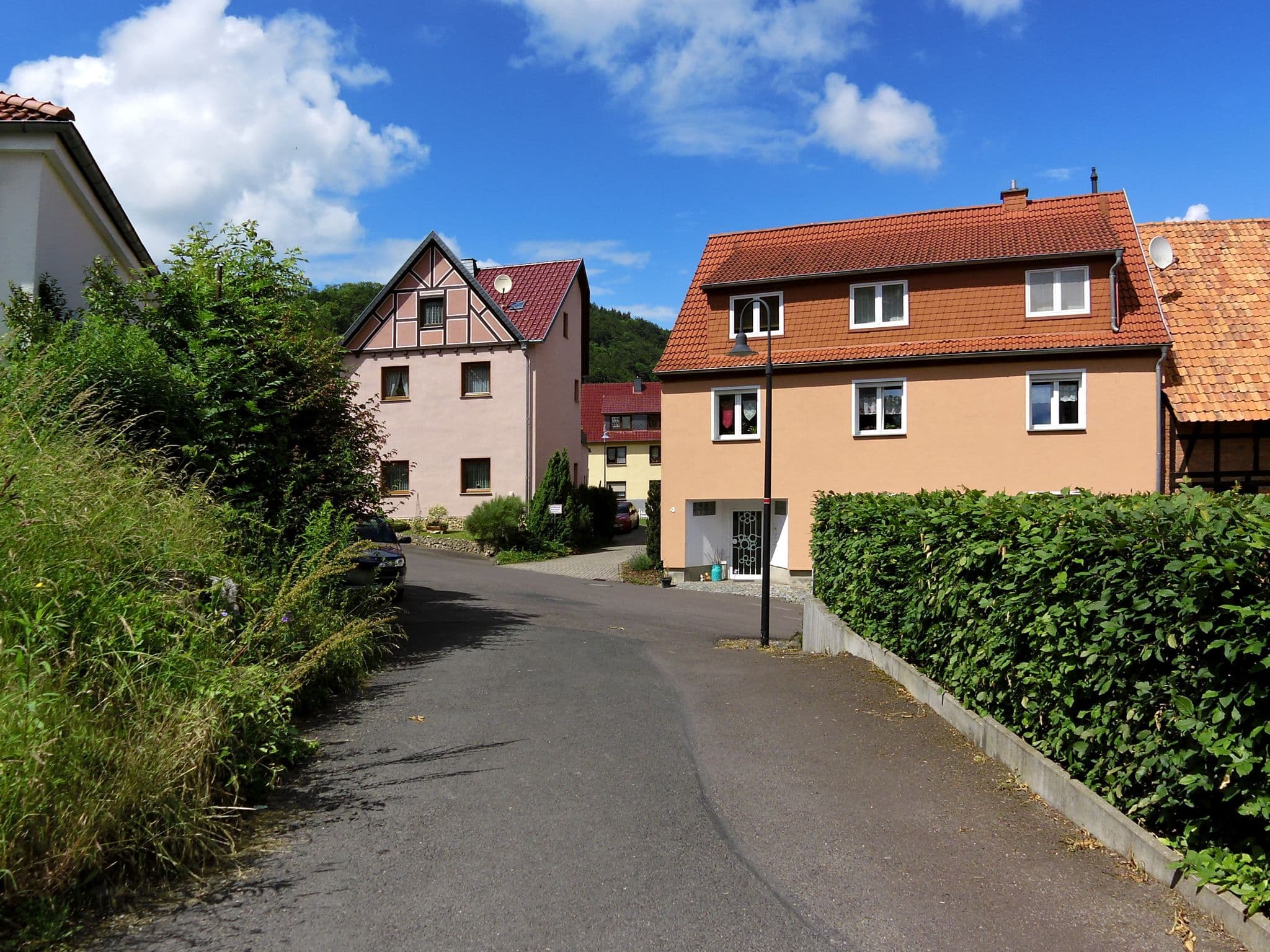 Street view near Burg Creuzburg, Creuzburg — © zoegglmeyr (CC BY-SA · Mapillary)