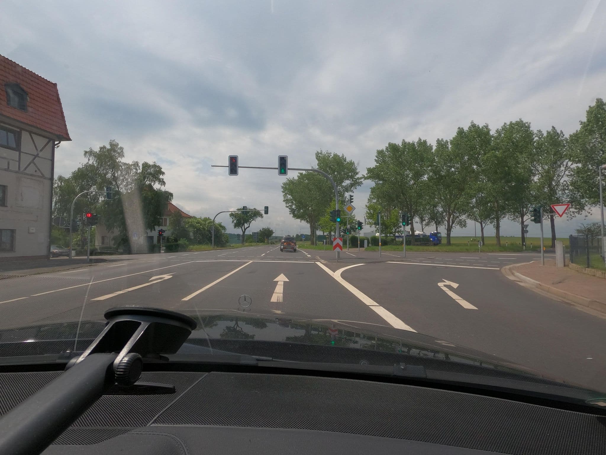 Street view near Hotel Restaurant Zur Hoffnung, Nordhausen — © saschahaberkorn (CC BY-SA · Mapillary)