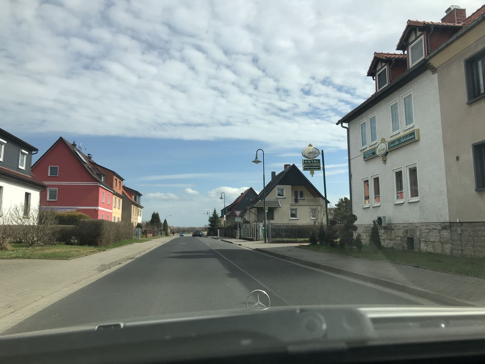 Street view near Zum alten Bahndamm, Mühlhausen — © saschahaberkorn (CC BY-SA · Mapillary)