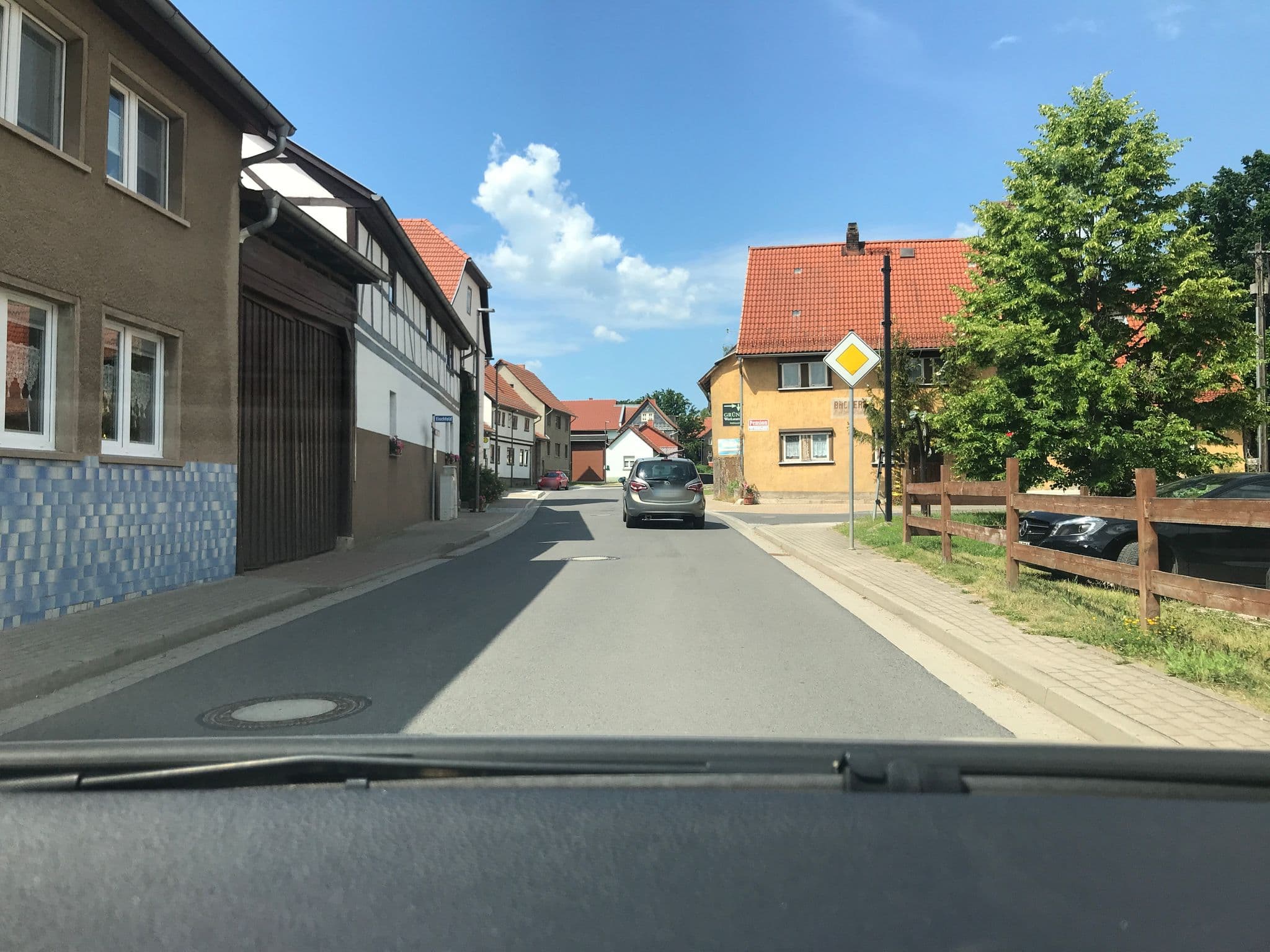 Street view near Drei Burgen, Arnstadt — © saschahaberkorn (CC BY-SA · Mapillary)