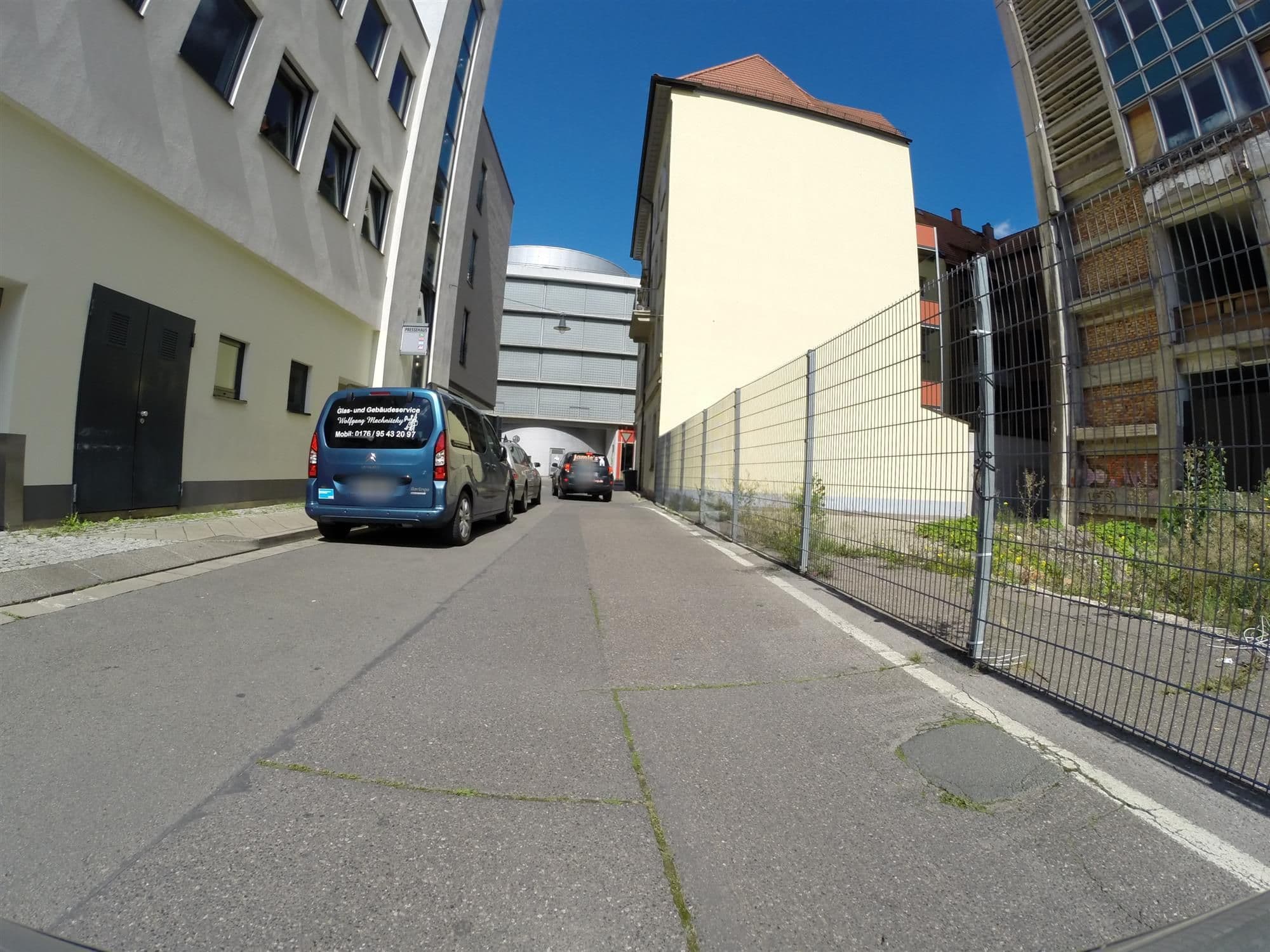Street view near Renten-Kompetenzcenter Erfurt RKC GmbH Dienstleistungsberatung, Erfurt — © ahzf (CC BY-SA · Mapillary)