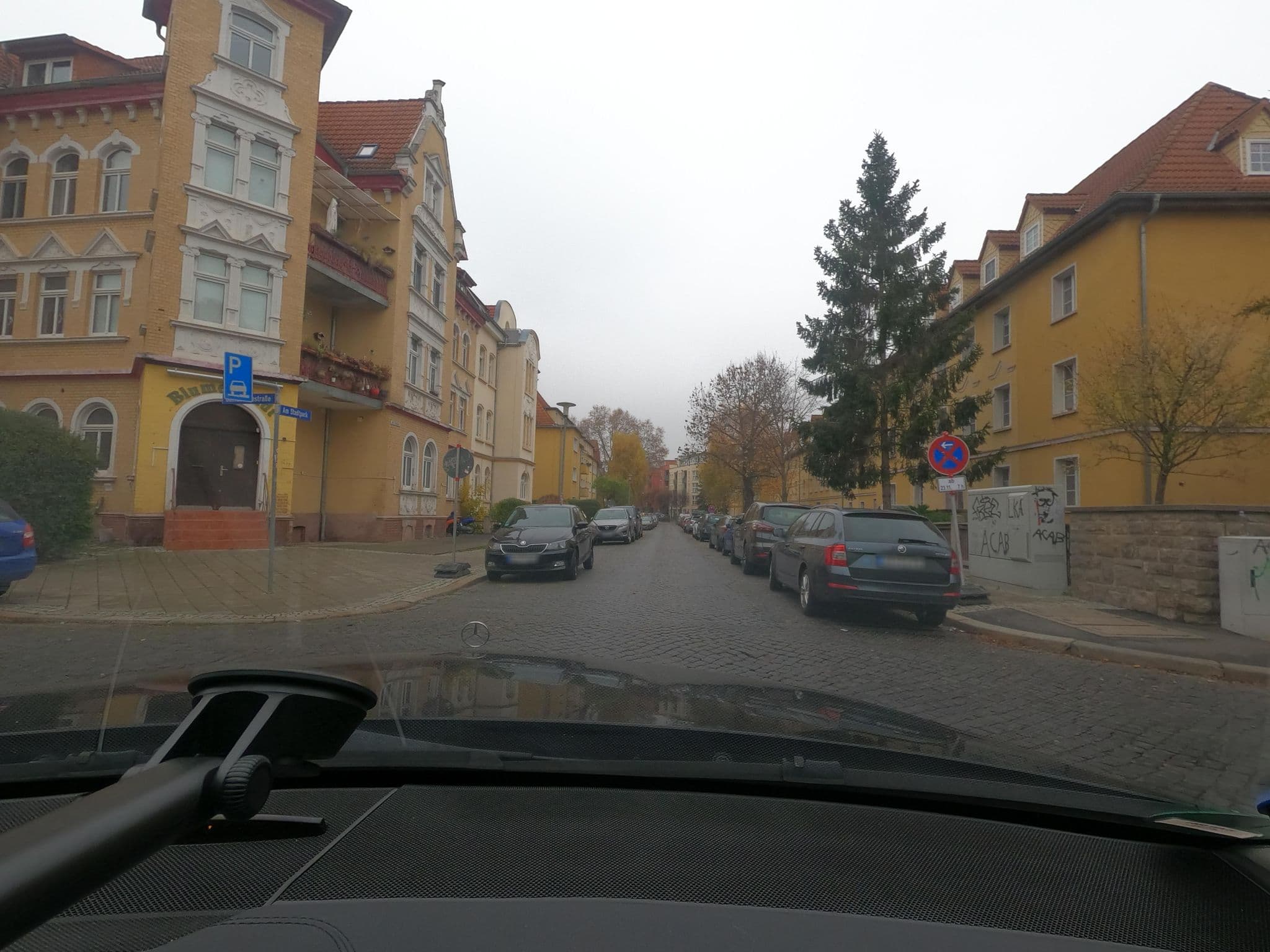Street view near Pension & Gaststsätte Blumenstadt, Erfurt — © saschahaberkorn (CC BY-SA · Mapillary)