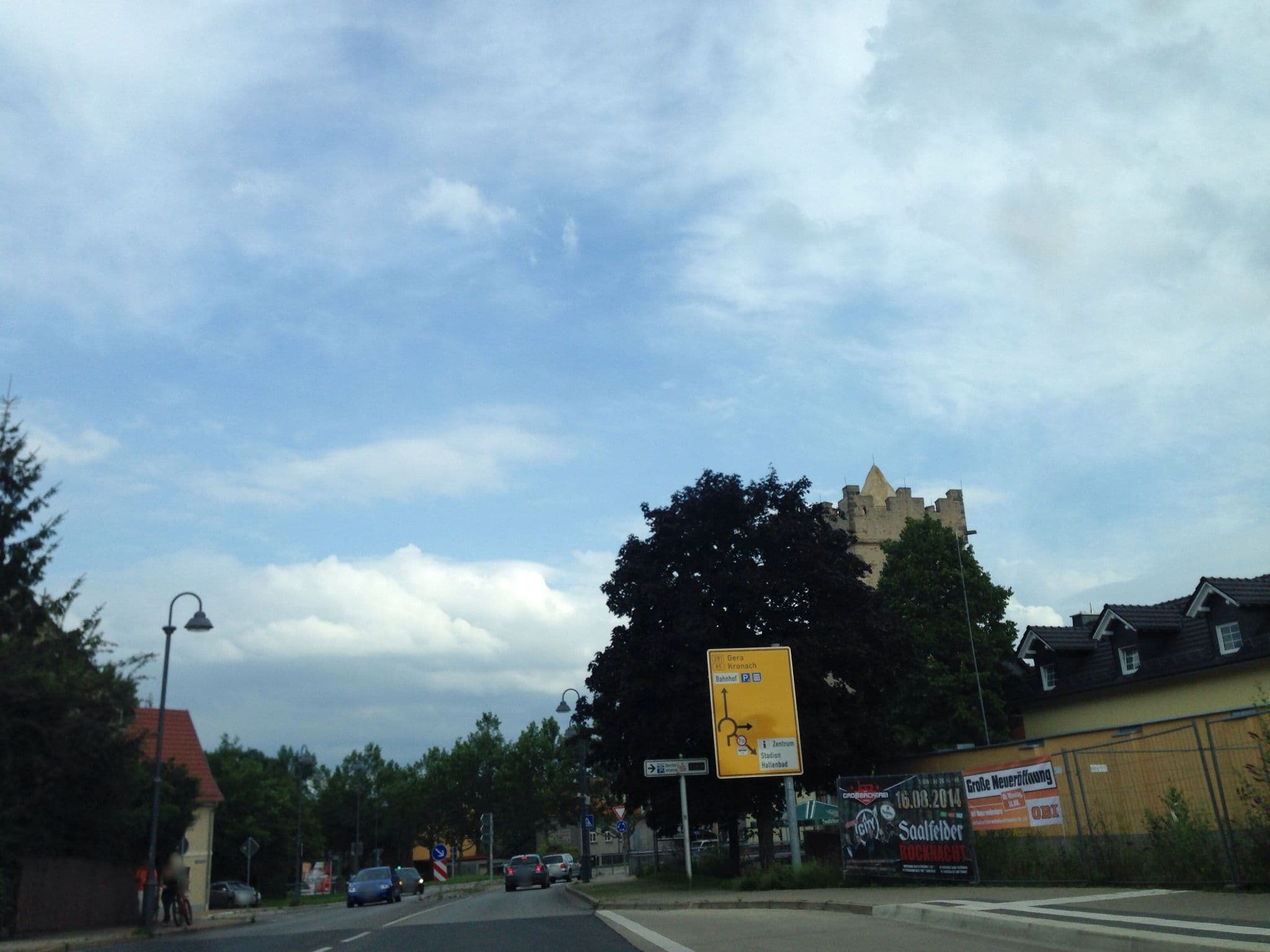 Street view near Ferienwohnung mit Wasserbett, Saalfeld — © bbo (CC BY-SA · Mapillary)