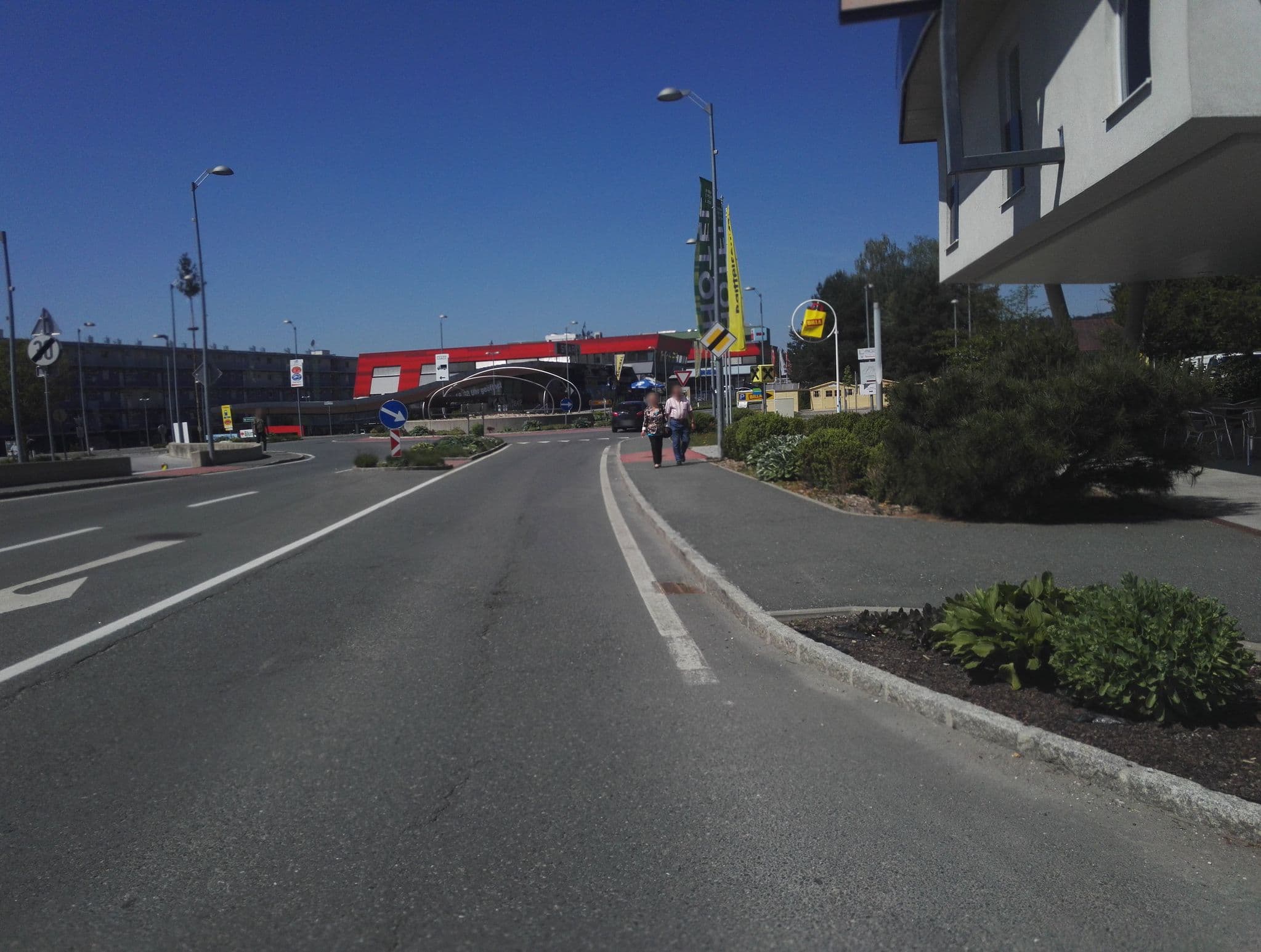 Street view near Harry's Home, Hart bei Graz — © aceini (CC BY-SA · Mapillary)