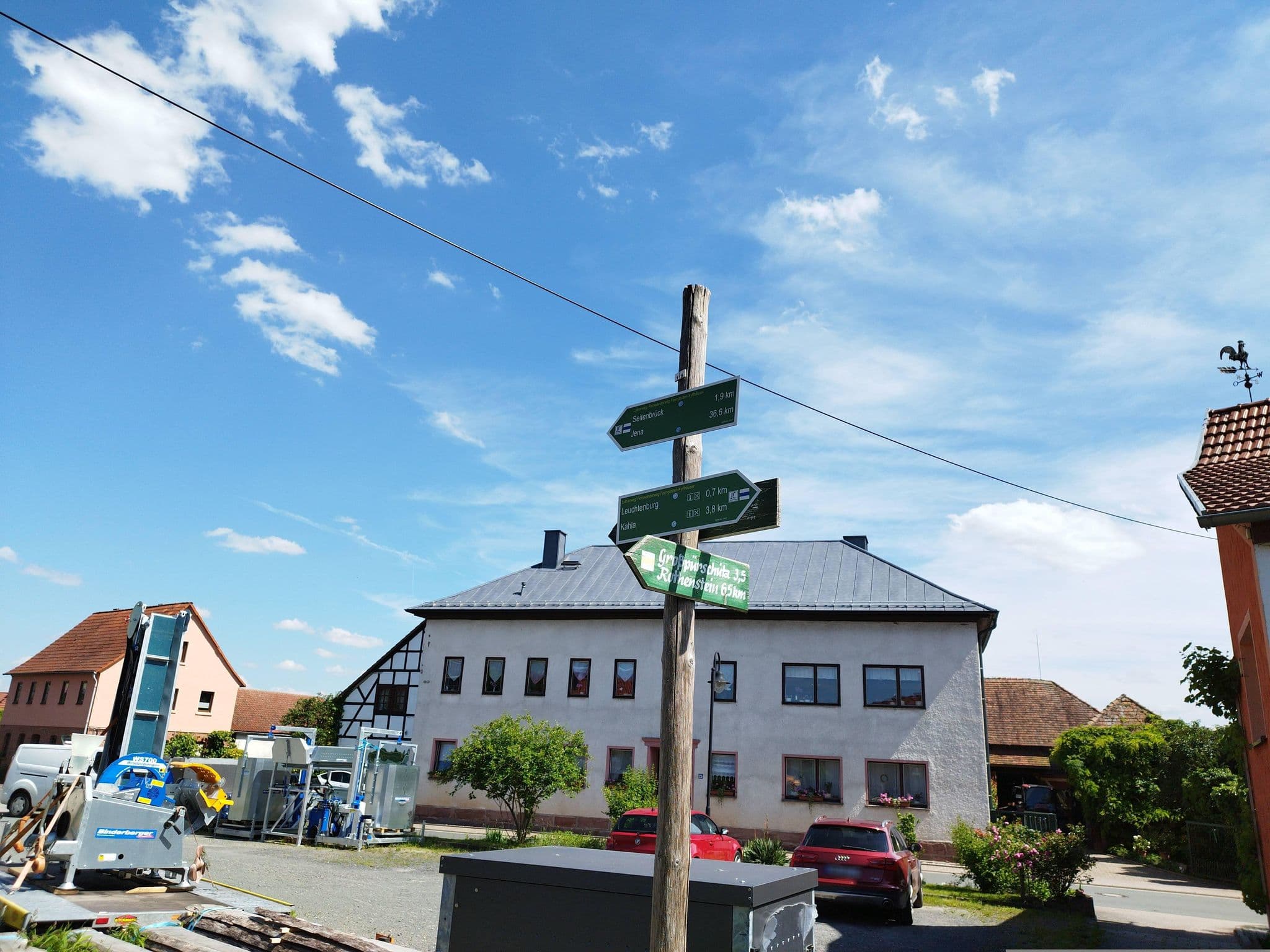 Street view near Landhotel Jägerhof, Kahla — © ber319 (CC BY-SA · Mapillary)
