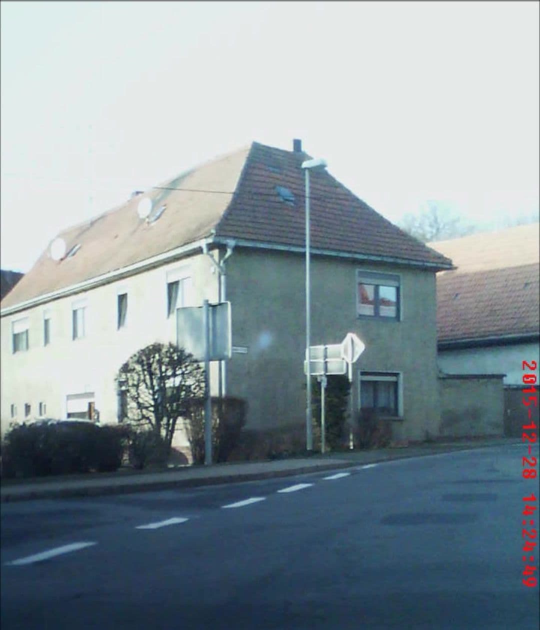 Street view near Gasthaus zur Kastanie Inh. Jens Seyfarth, Niederroßla — © sennewald63 (CC BY-SA · Mapillary)