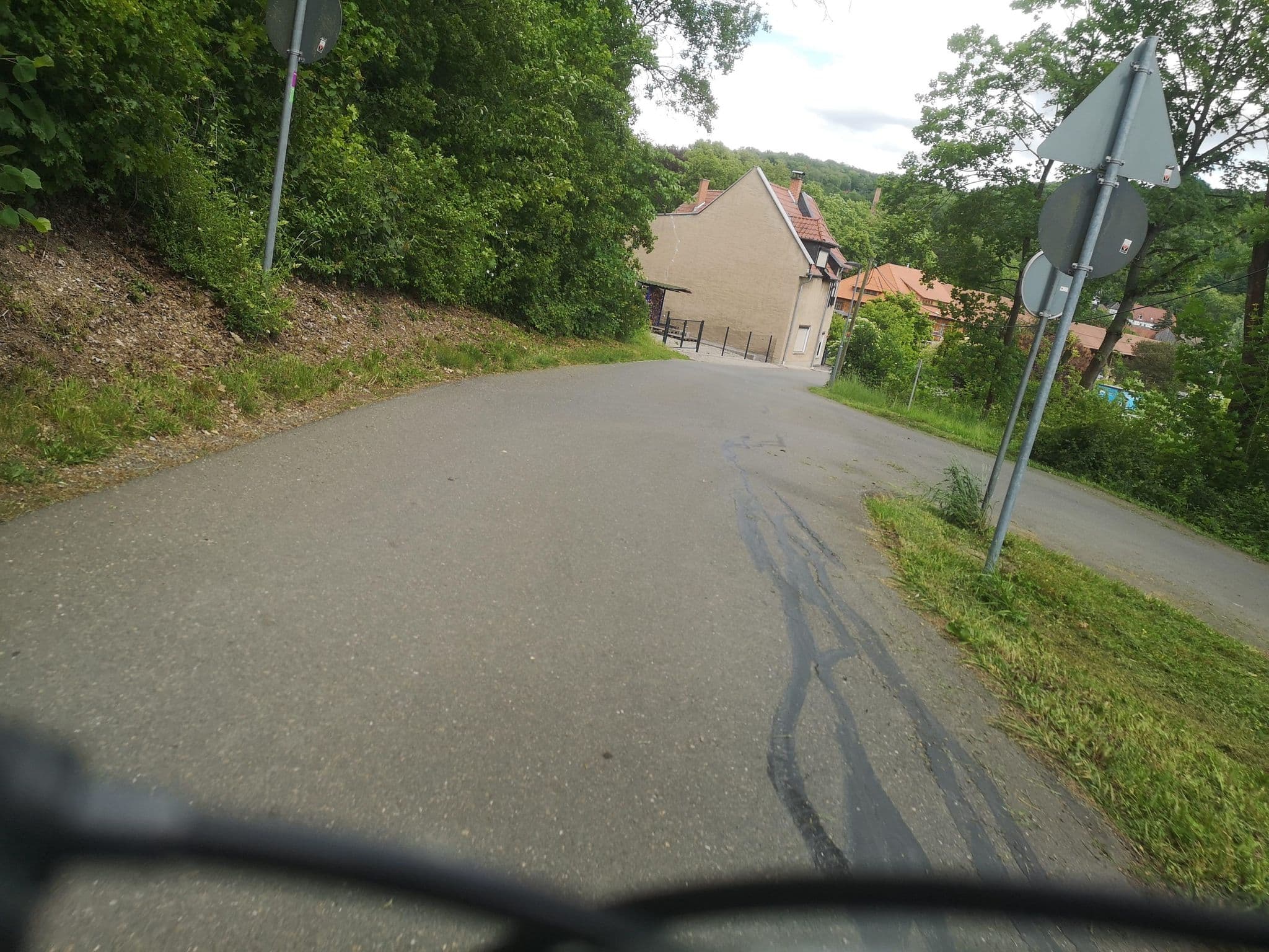 Street view near Pension Weichelt Inh. Heike Kühn, Bad Sulza — © RU3 (CC BY-SA · Mapillary)