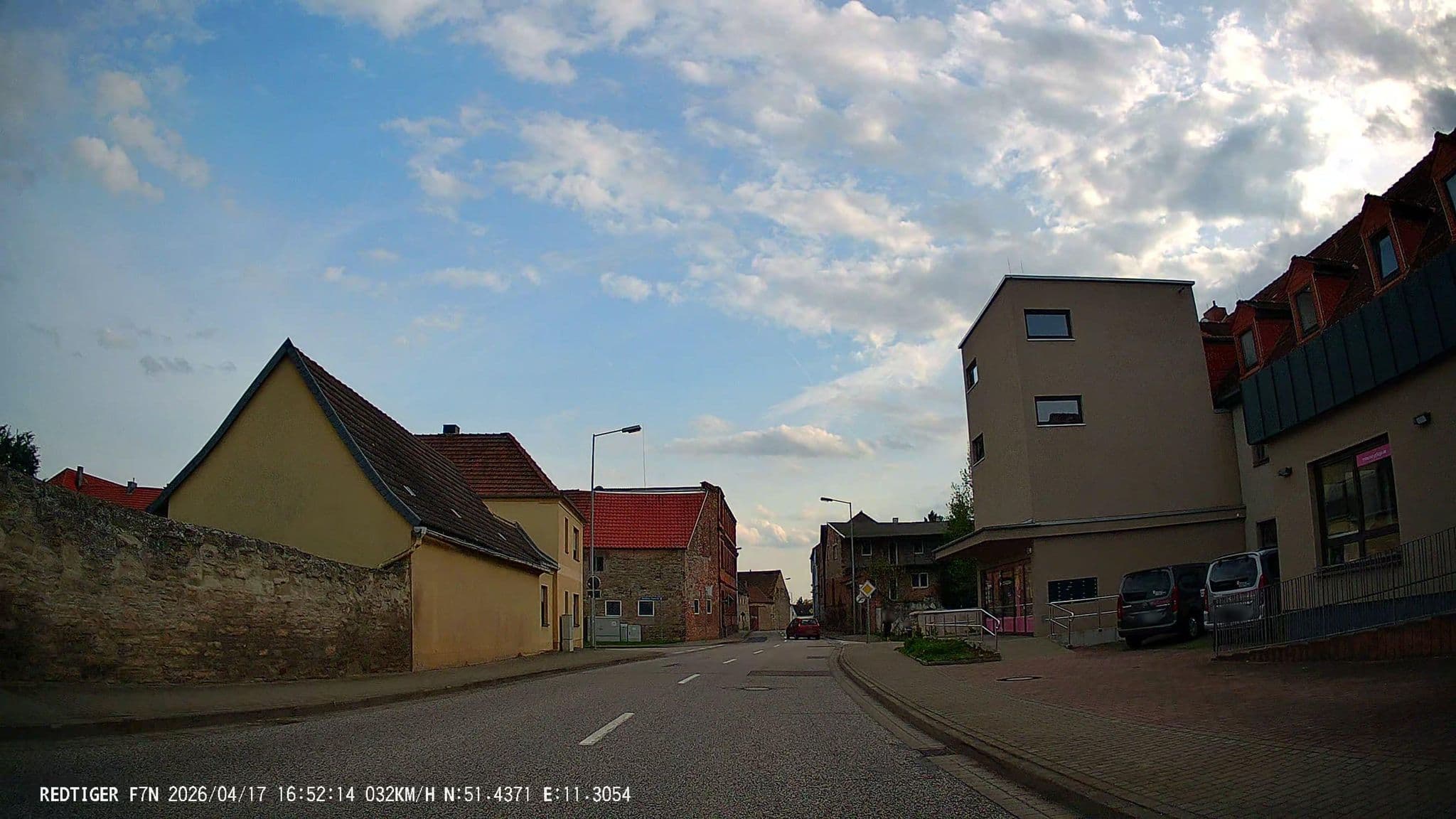 Street view near Zum Löwen Hotel u.Restaurant Inh. Ritta Büdler, Oberröblingen — © user_msh (CC BY-SA · Mapillary)