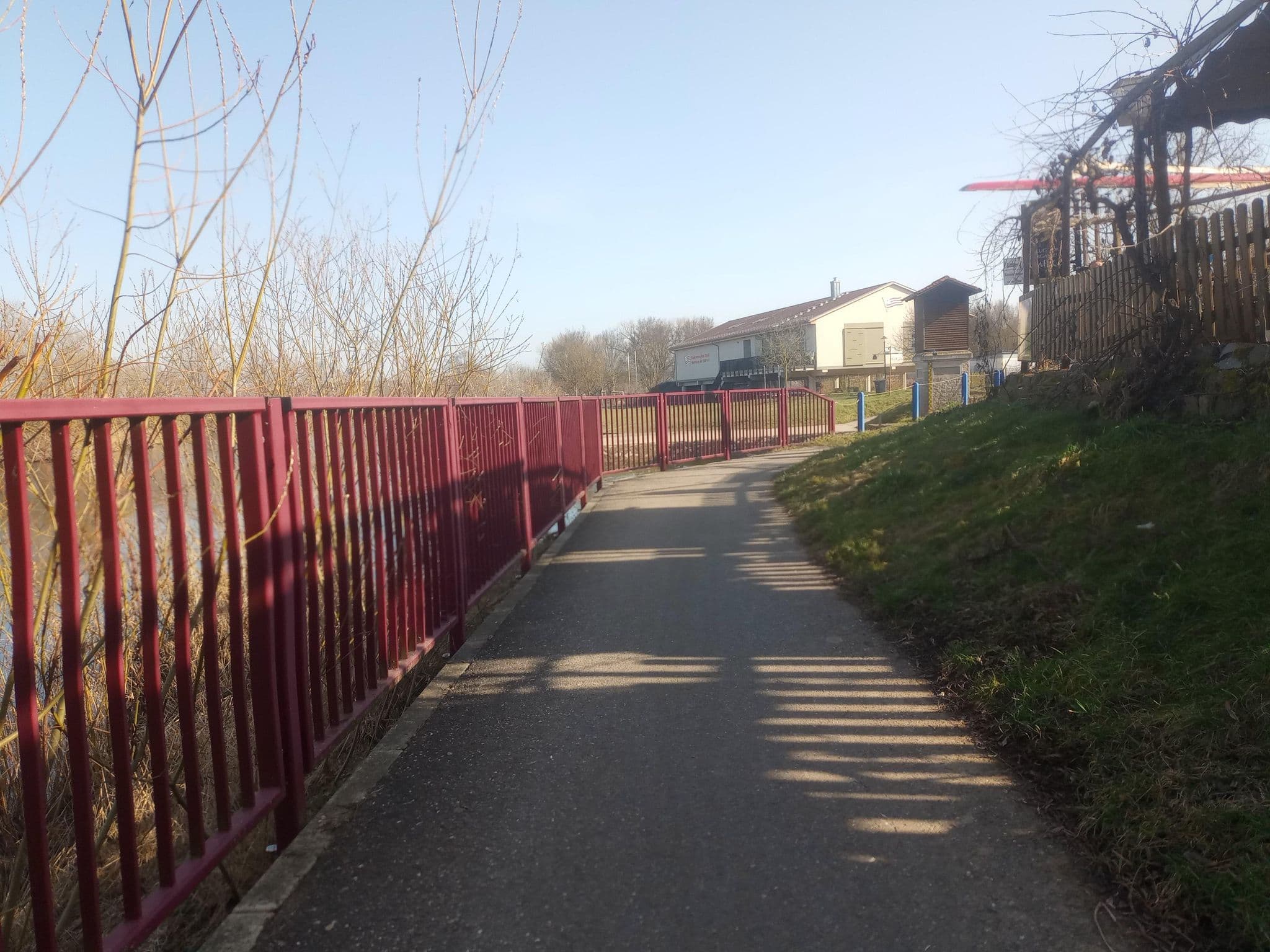 Street view near Pension & Gaststätte zum Pegel, Naumburg — © natura (CC BY-SA · Mapillary)