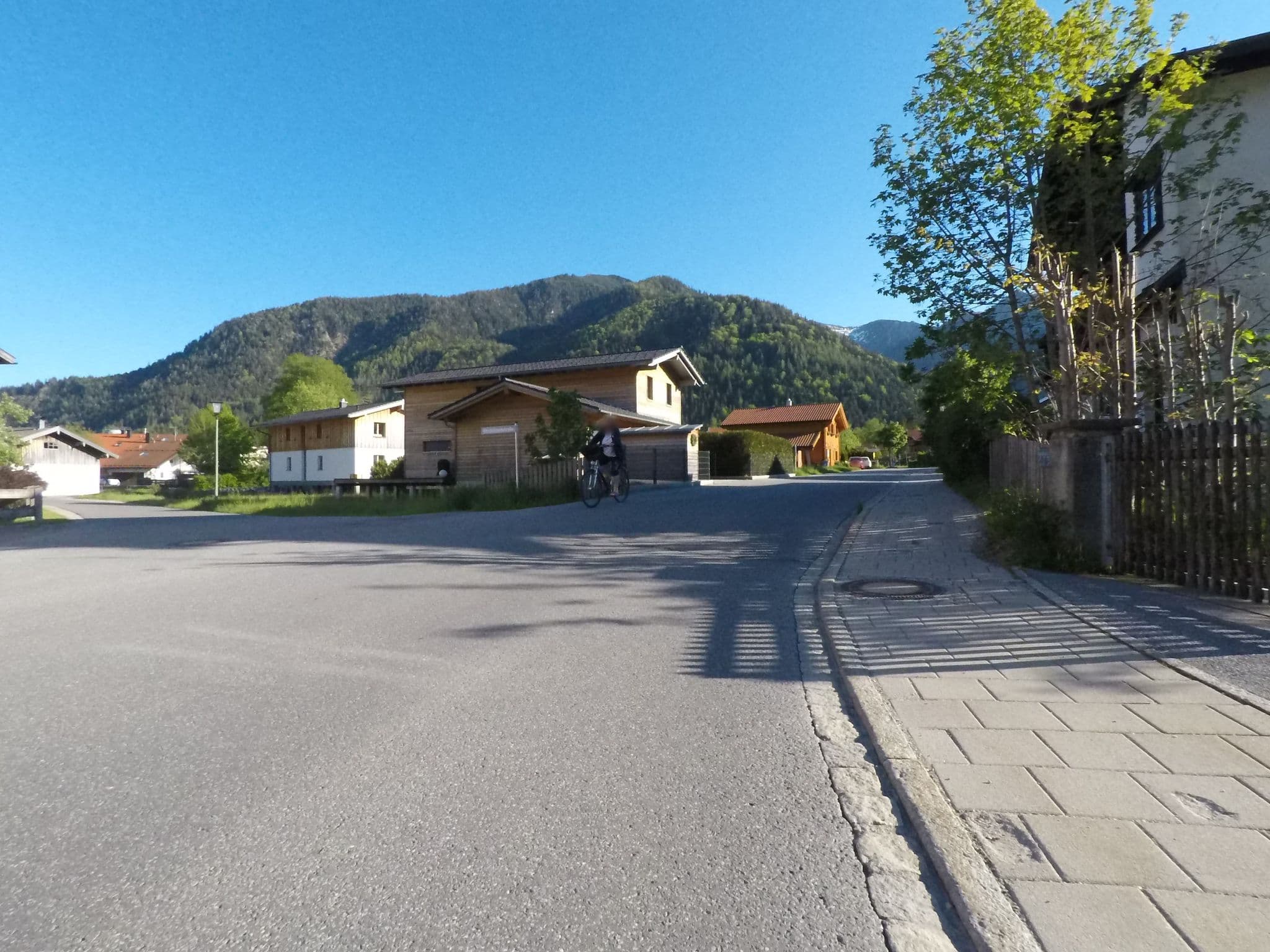 Street view near Verein Kreis der Freunde des Münchener Kindl-Heimes, Fischbachau — © mirfak (CC BY-SA · Mapillary)