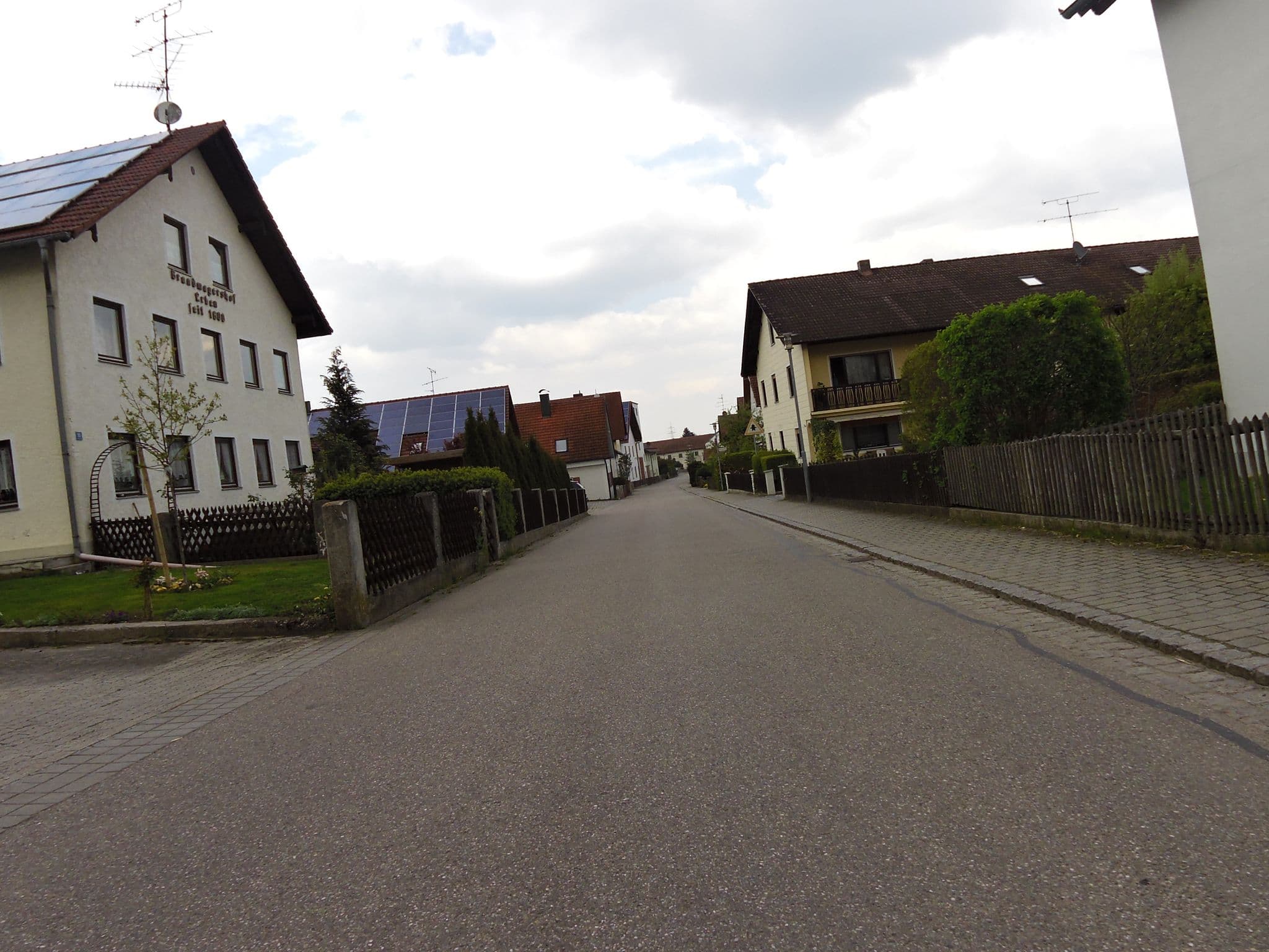 Street view near brandmayerhof, Oberding — © czmrtn (CC BY-SA · Mapillary)