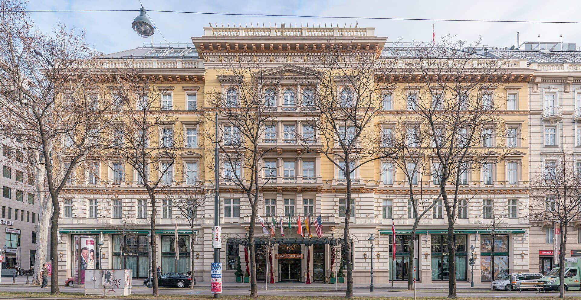 Grand Hotel Wien (via Wikimedia Commons, CC BY-SA 3.0 at)