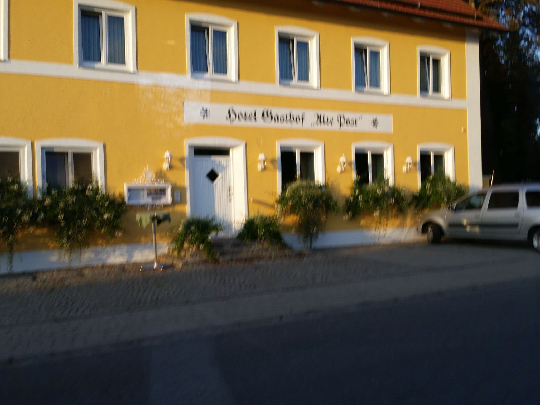 Street view near Gasthof Alte Post, Oberding — © jaakkoh (CC BY-SA · Mapillary)