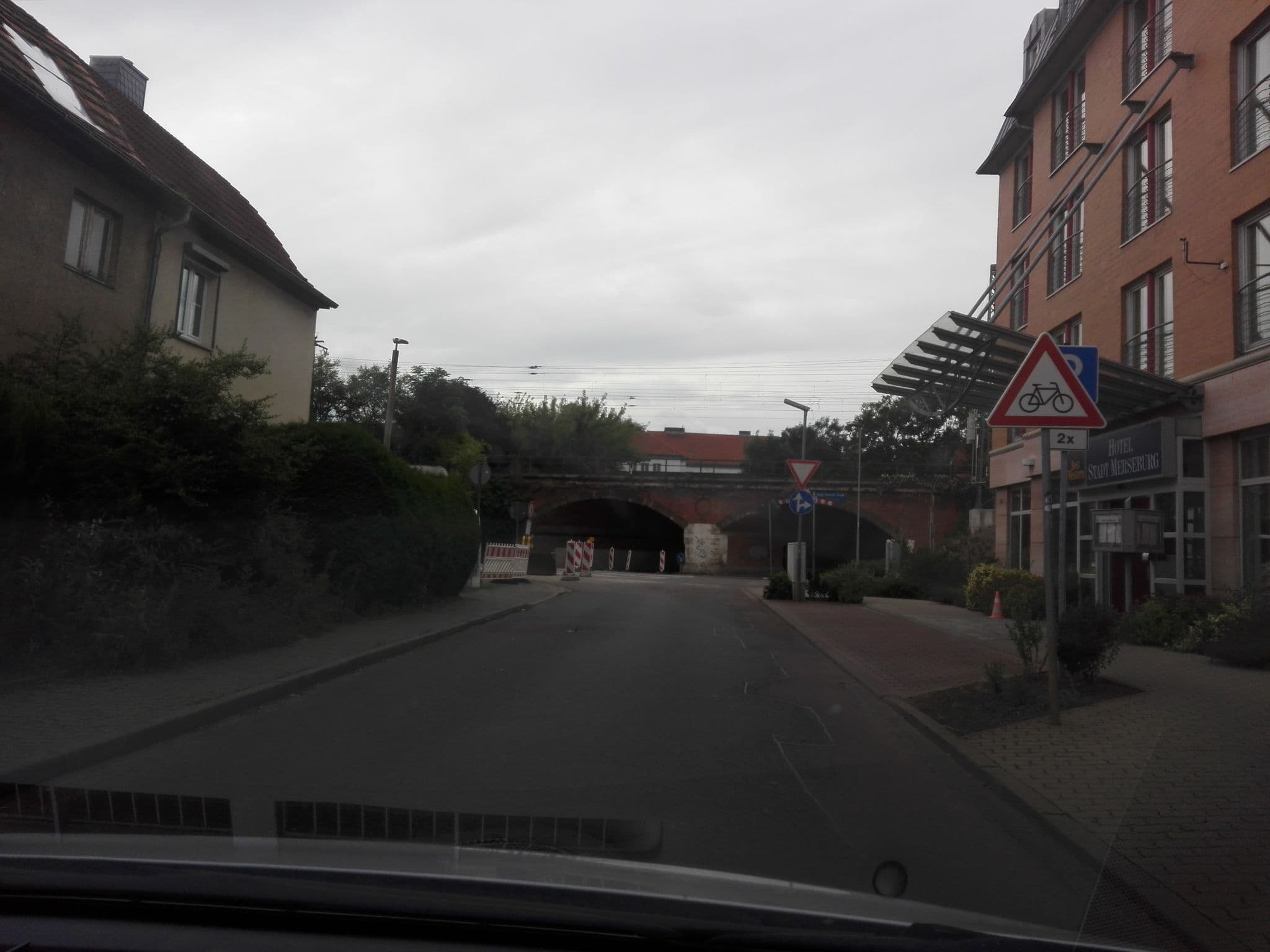Street view near Hotel-Pension Cest La Vie, Merseburg — © flugyflay (CC BY-SA · Mapillary)