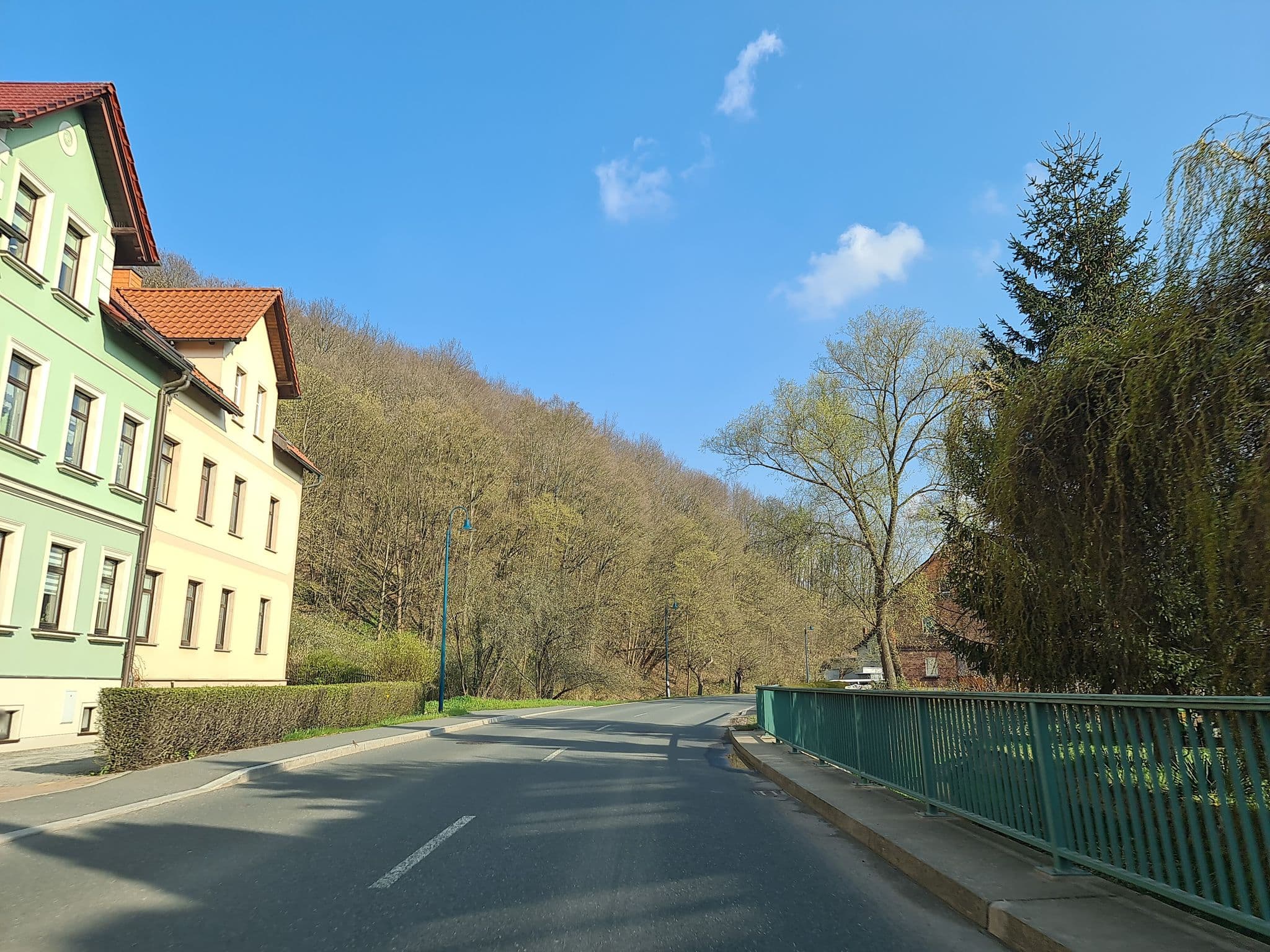 Street view near Ferienwohnung Eisenberg, Eisenberg — © canislupus (CC BY-SA · Mapillary)