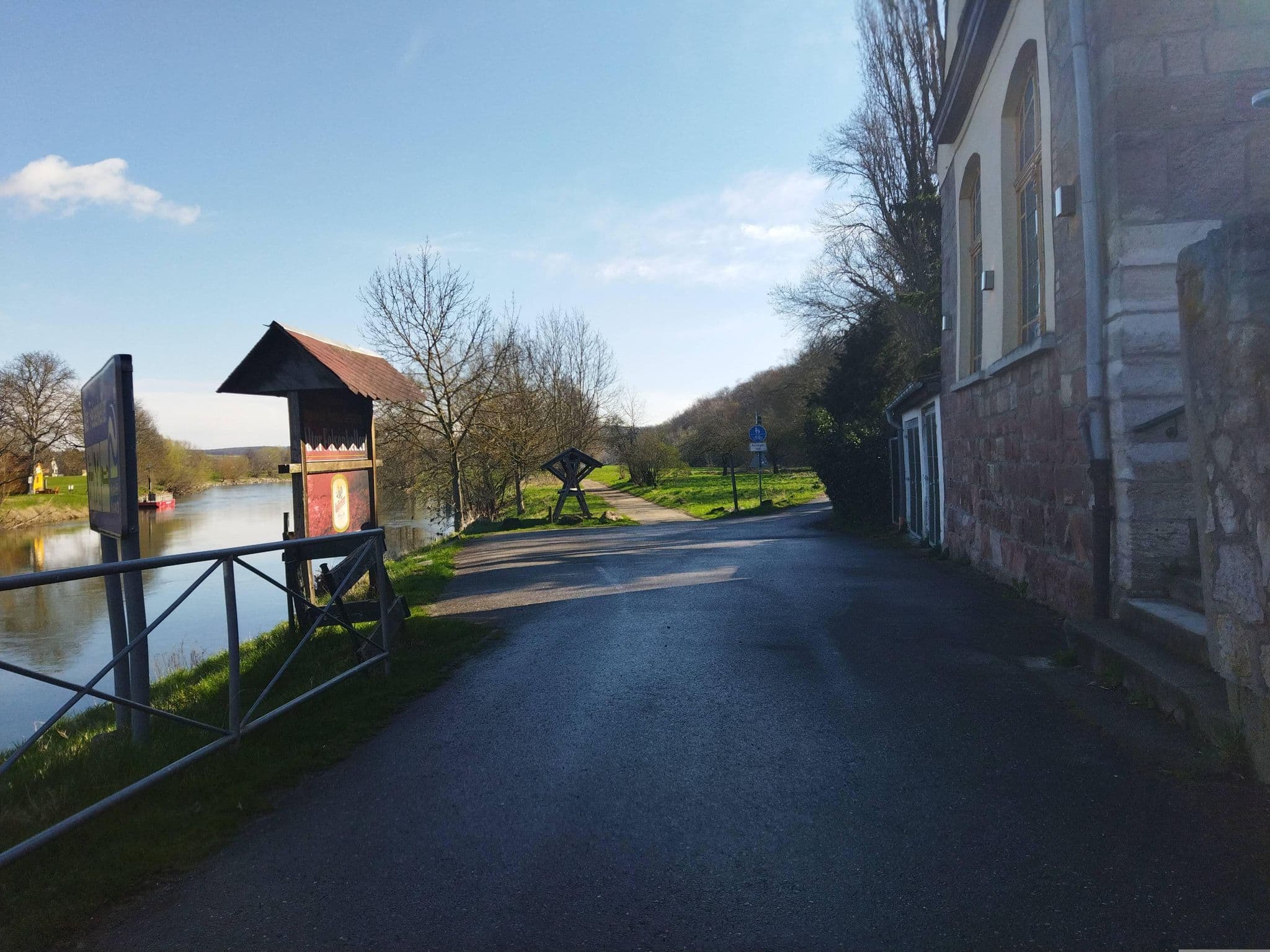 Street view near Alter Felsenkeller Naumburg, Schönburg — © changchun1 (CC BY-SA · Mapillary)