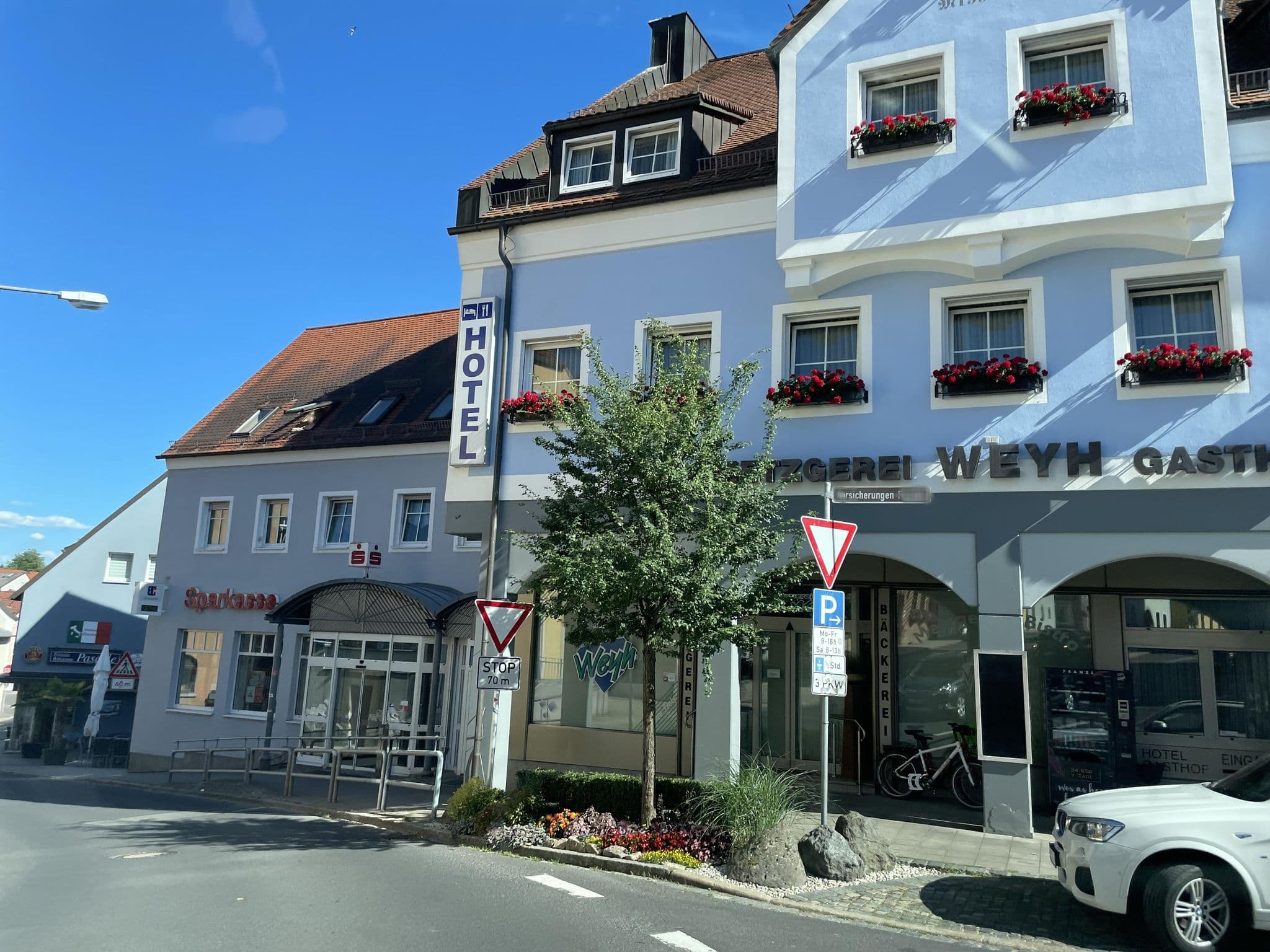 Street view near Weyh hotel & Restaurant, Pressath — © zandu (CC BY-SA · Mapillary)