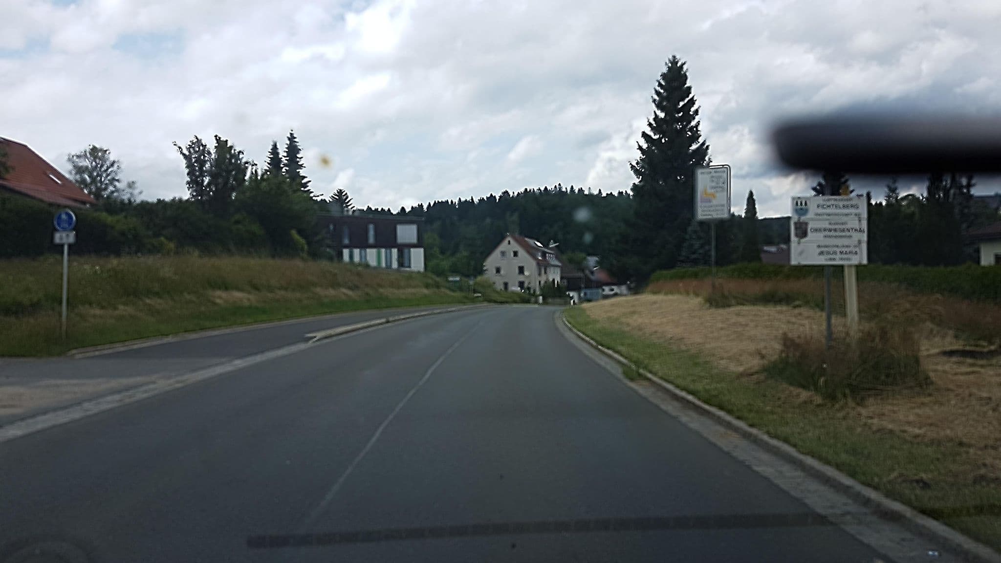 Street view near Haus Vergissmeinnicht, Fichtelberg — © r66 (CC BY-SA · Mapillary)