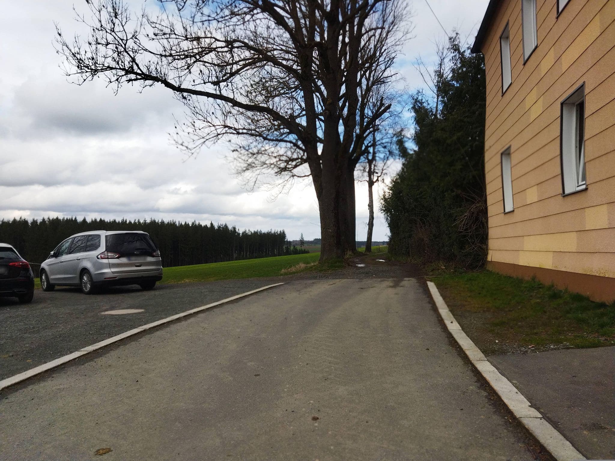 Street view near Zur Burgruine, Weißdorf — © changchun1 (CC BY-SA · Mapillary)
