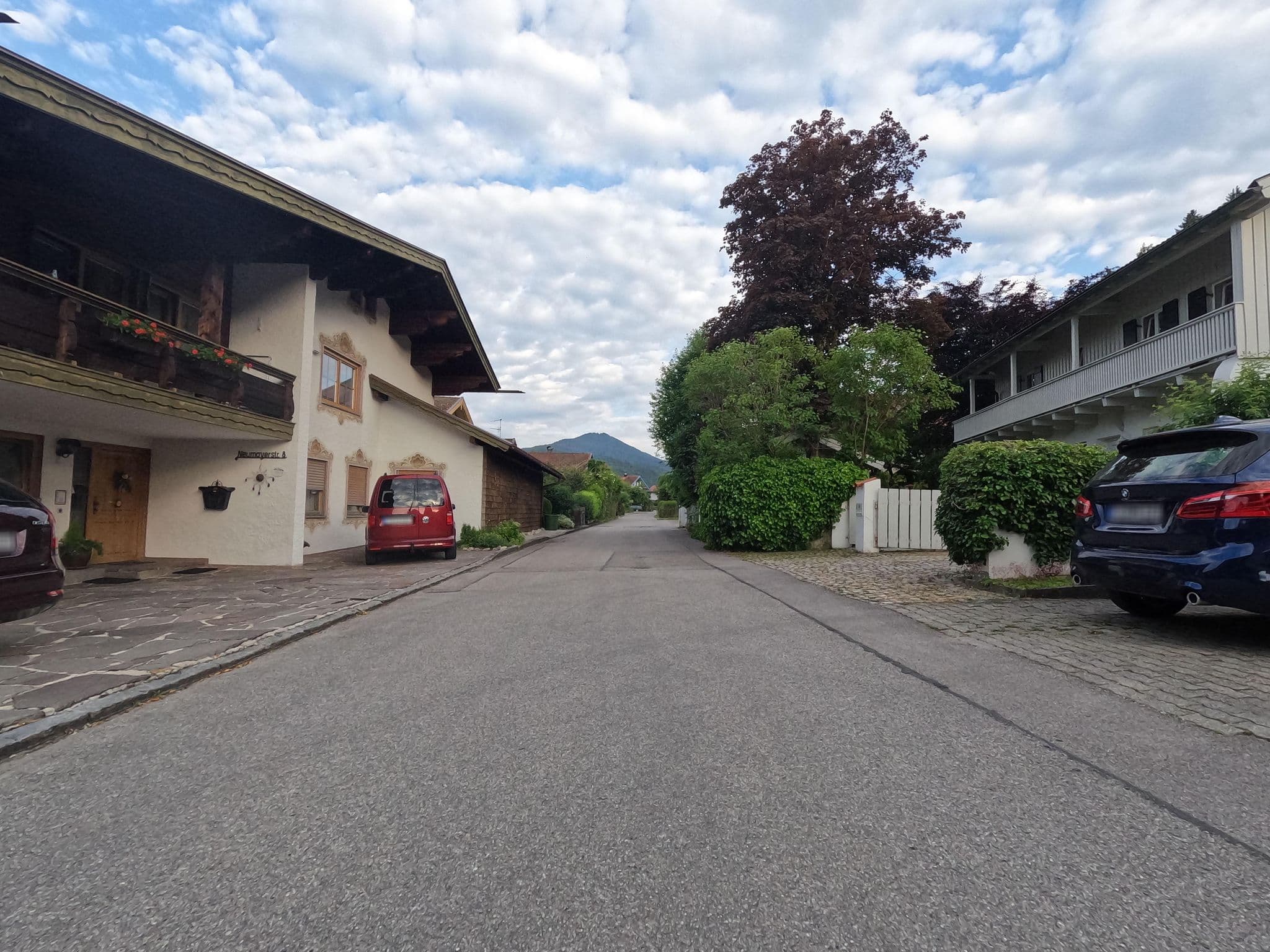 Street view near Josef und Agnes Bauer, Siegsdorf — © natebus (CC BY-SA · Mapillary)