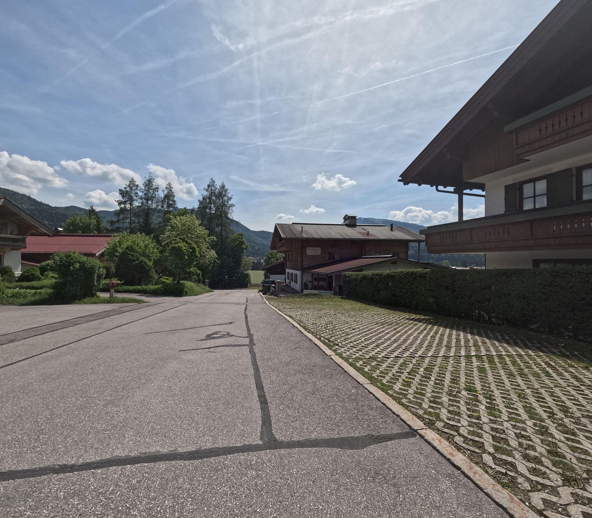 Street view near Ferienwohnung Mahlert im Haus Sonnenschein, Reit im Winkl — © natebus (CC BY-SA · Mapillary)