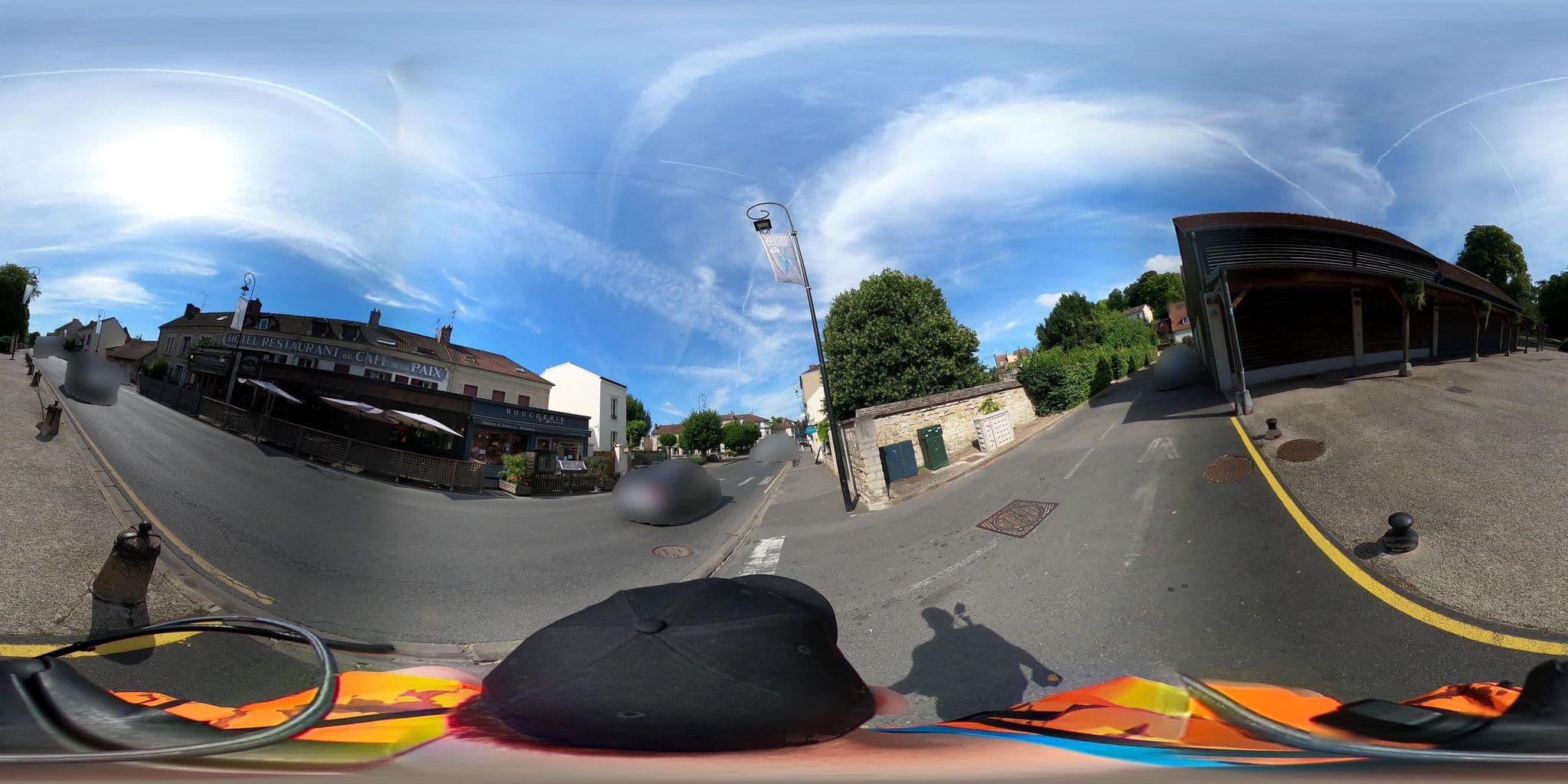 Street view near Hôtel restaurant du Café de la Paix, Auvers-sur-Oise — © cartocite (CC BY-SA · Mapillary)