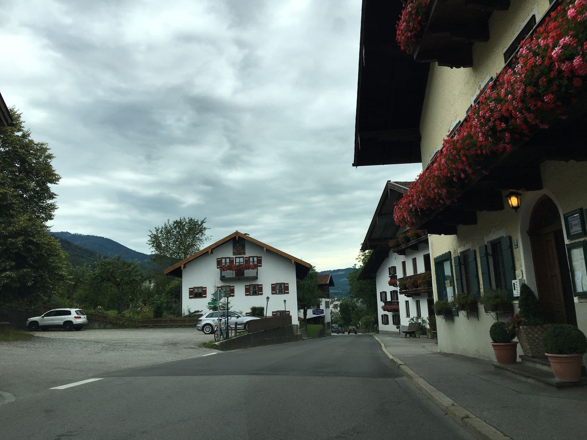 Street view near Land Wirtschaft Höß, Bad Feilnbach — © chuck (CC BY-SA · Mapillary)